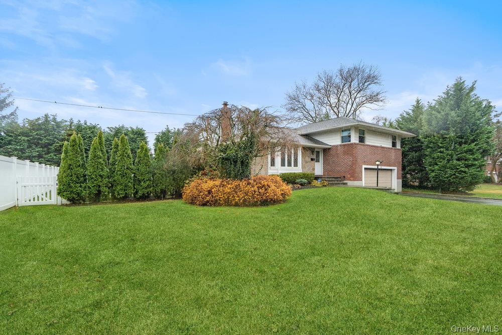 15 Morris Drive, Syosset, NY 11791