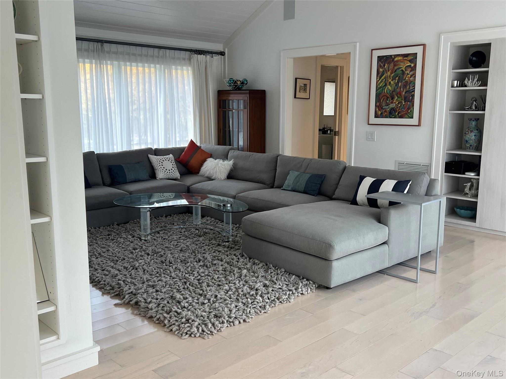 42 N Menantic Road, Shelter Island, NY 11964