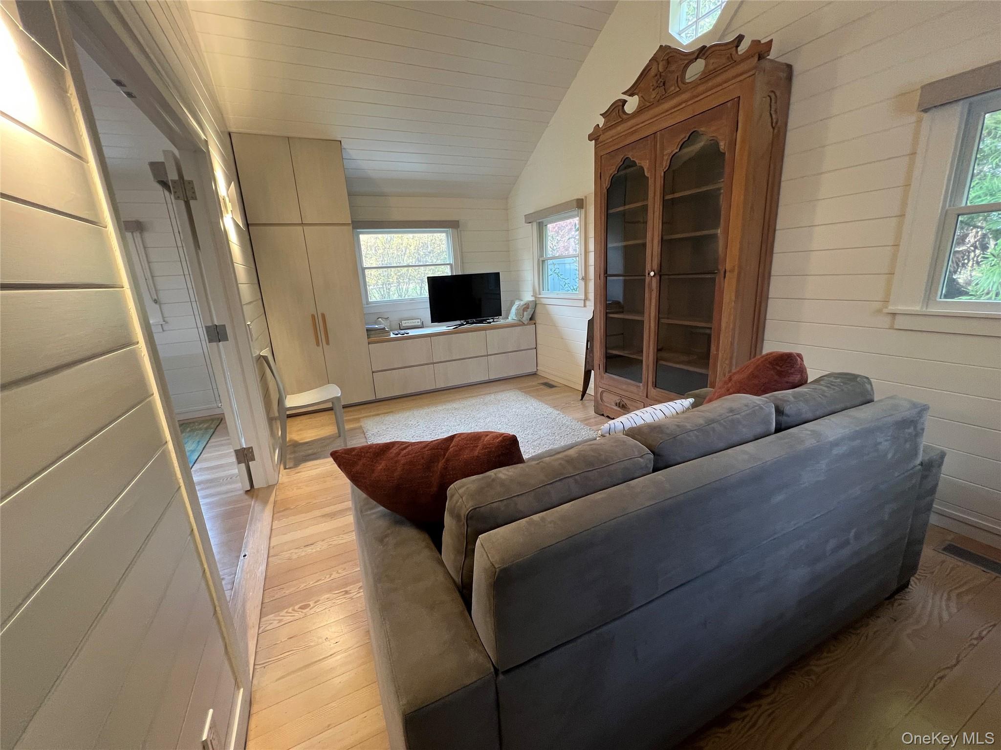 42 N Menantic Road, Shelter Island, NY 11964