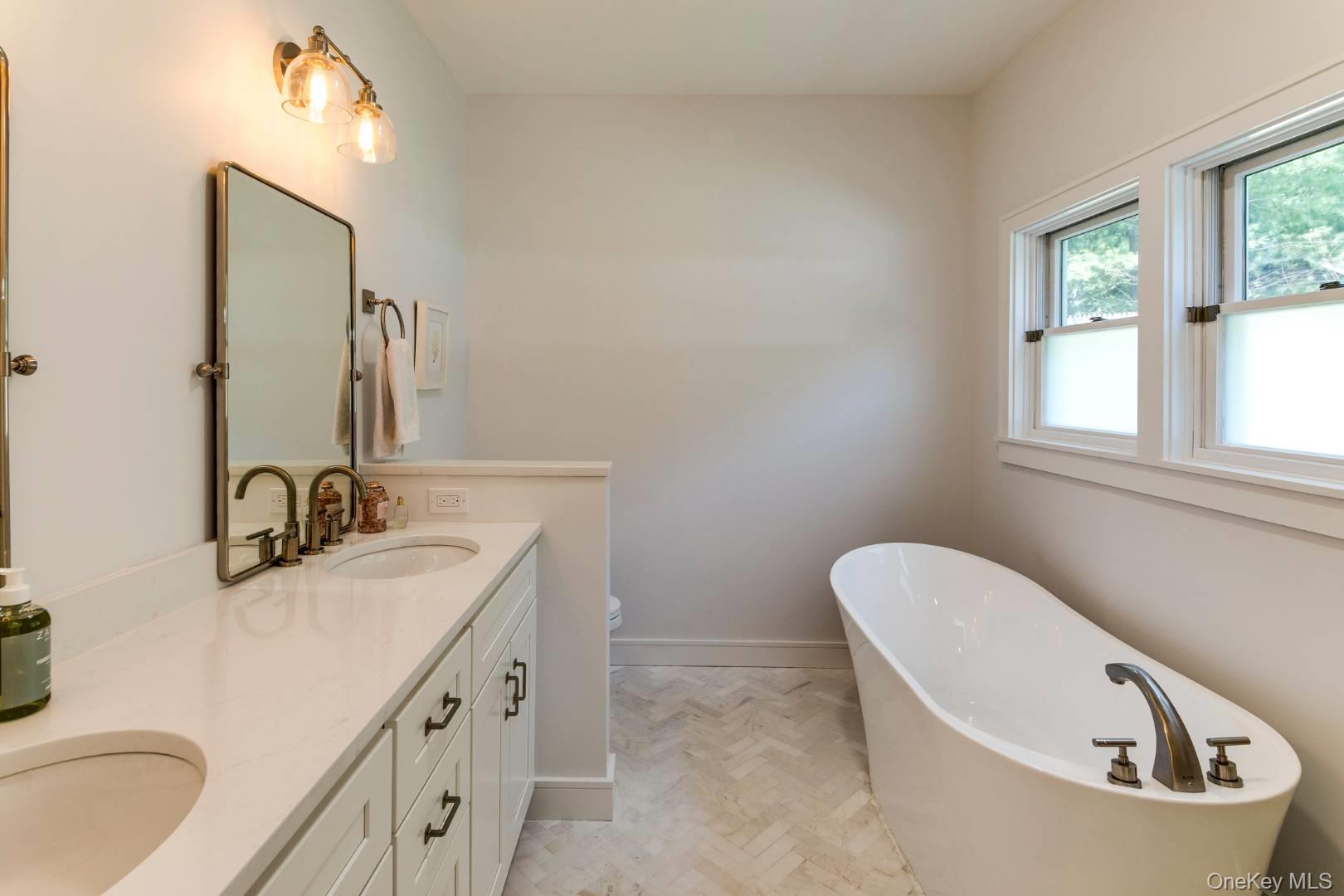 3 Oak Hill Lane, East Hampton, NY 11937