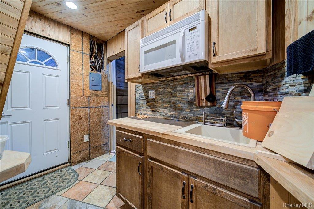 2 Couzines Road, Woodbourne, NY 12788