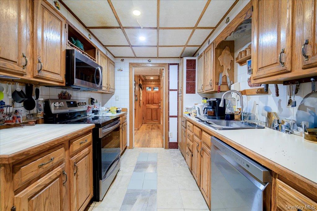 2 Couzines Road, Woodbourne, NY 12788