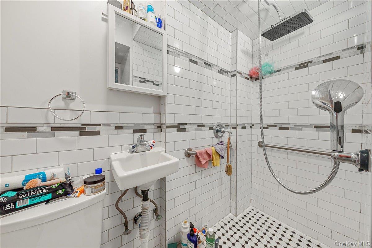 4183 Murdock Avenue, Bronx, NY 10466