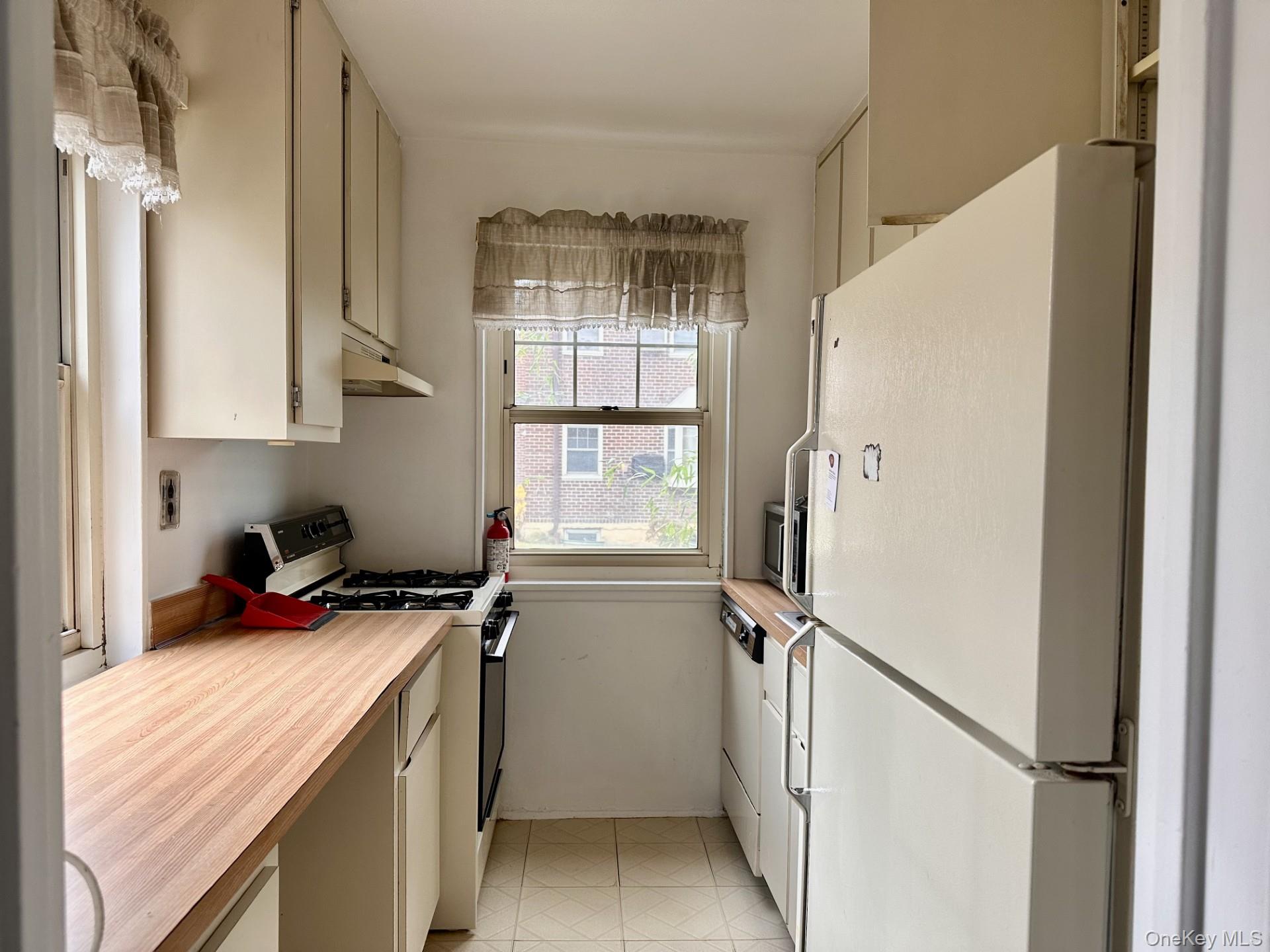 253-32 61st Avenue # 1, Little Neck, NY 11362