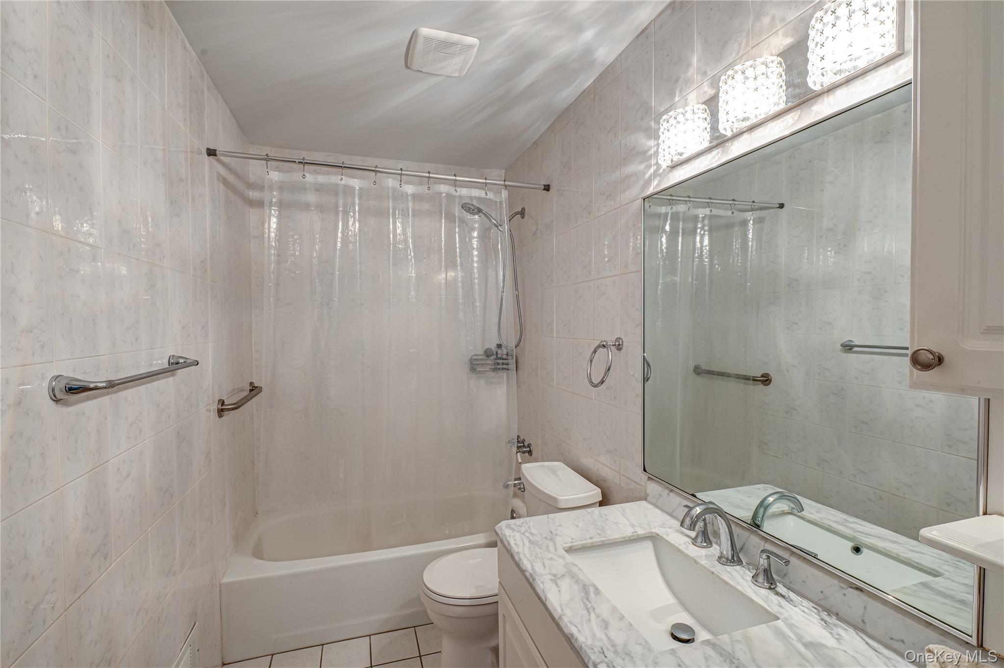 5 Fiore Court, Saint James, NY 11780