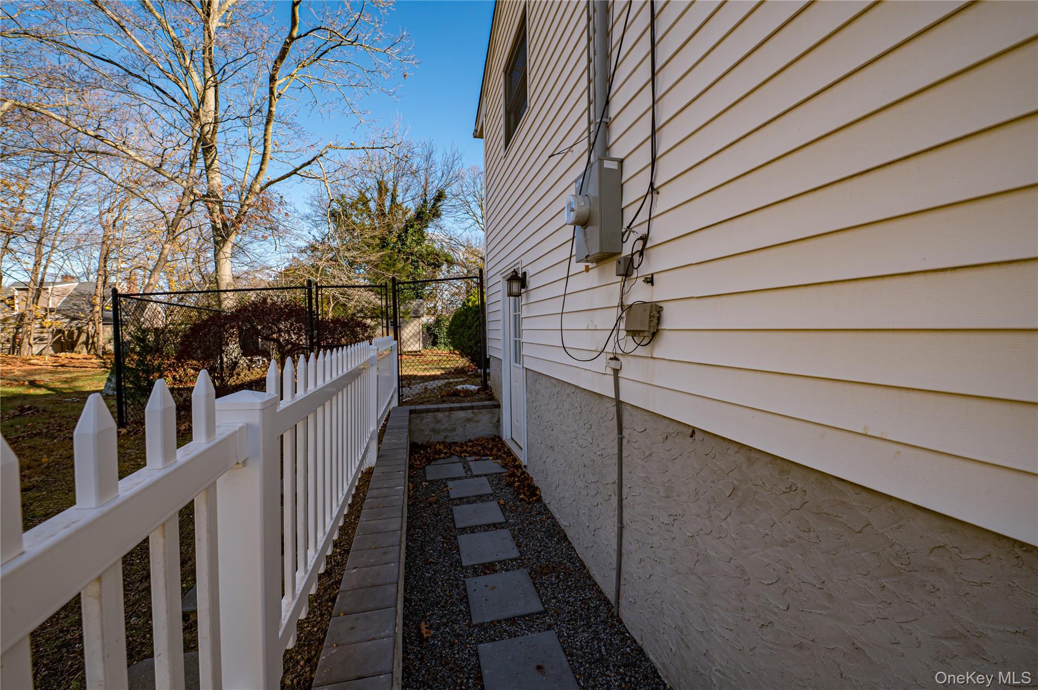 5 Fiore Court, Saint James, NY 11780