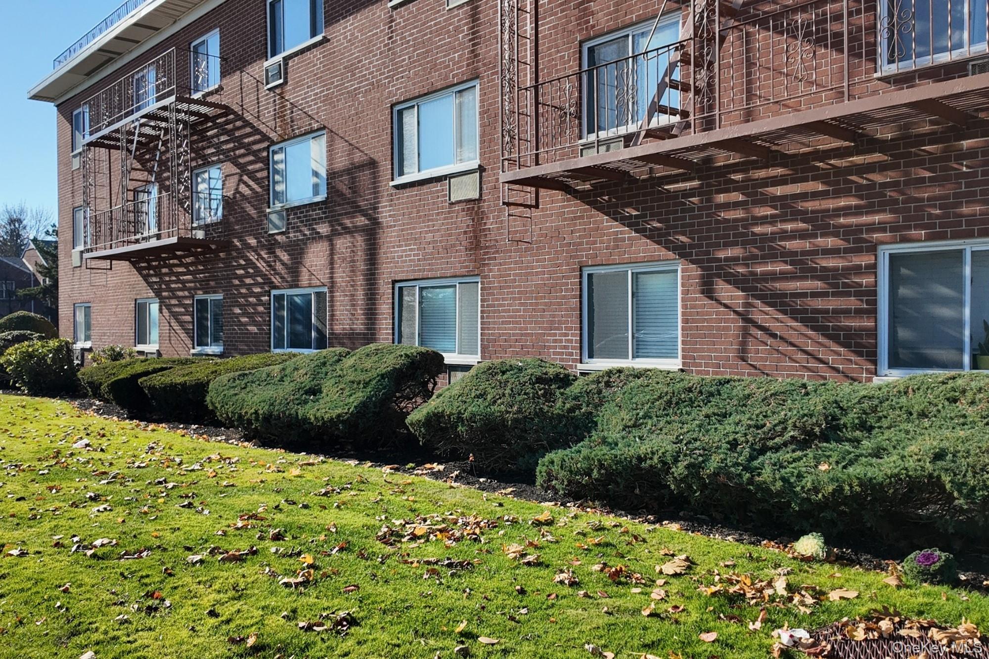 22 N Forest Avenue # 2S, Rockville Centre, NY 11570