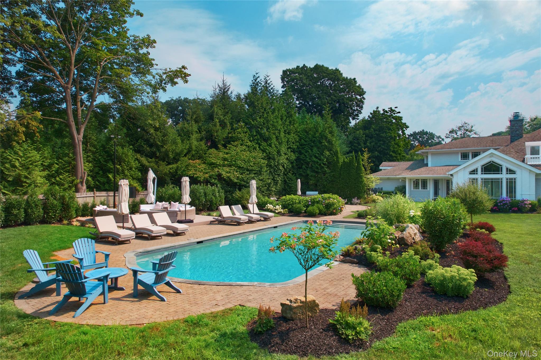 4 Meadowbrook Lane, Old Westbury, NY 11568