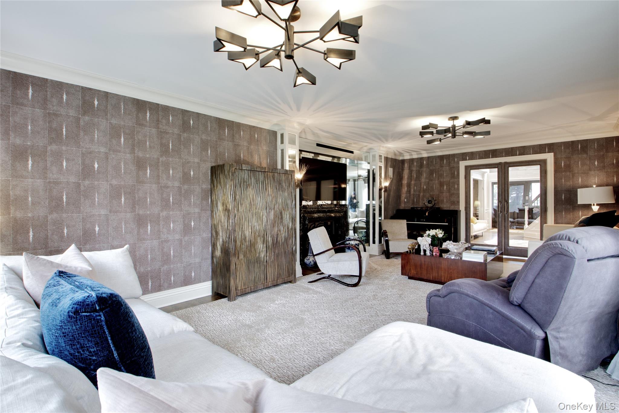 4 Meadowbrook Lane, Old Westbury, NY 11568