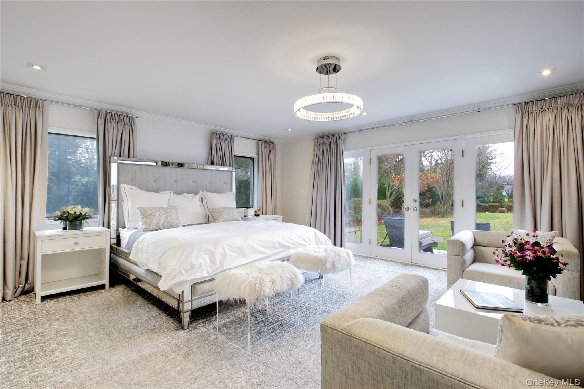 4 Meadowbrook Lane, Old Westbury, NY 11568