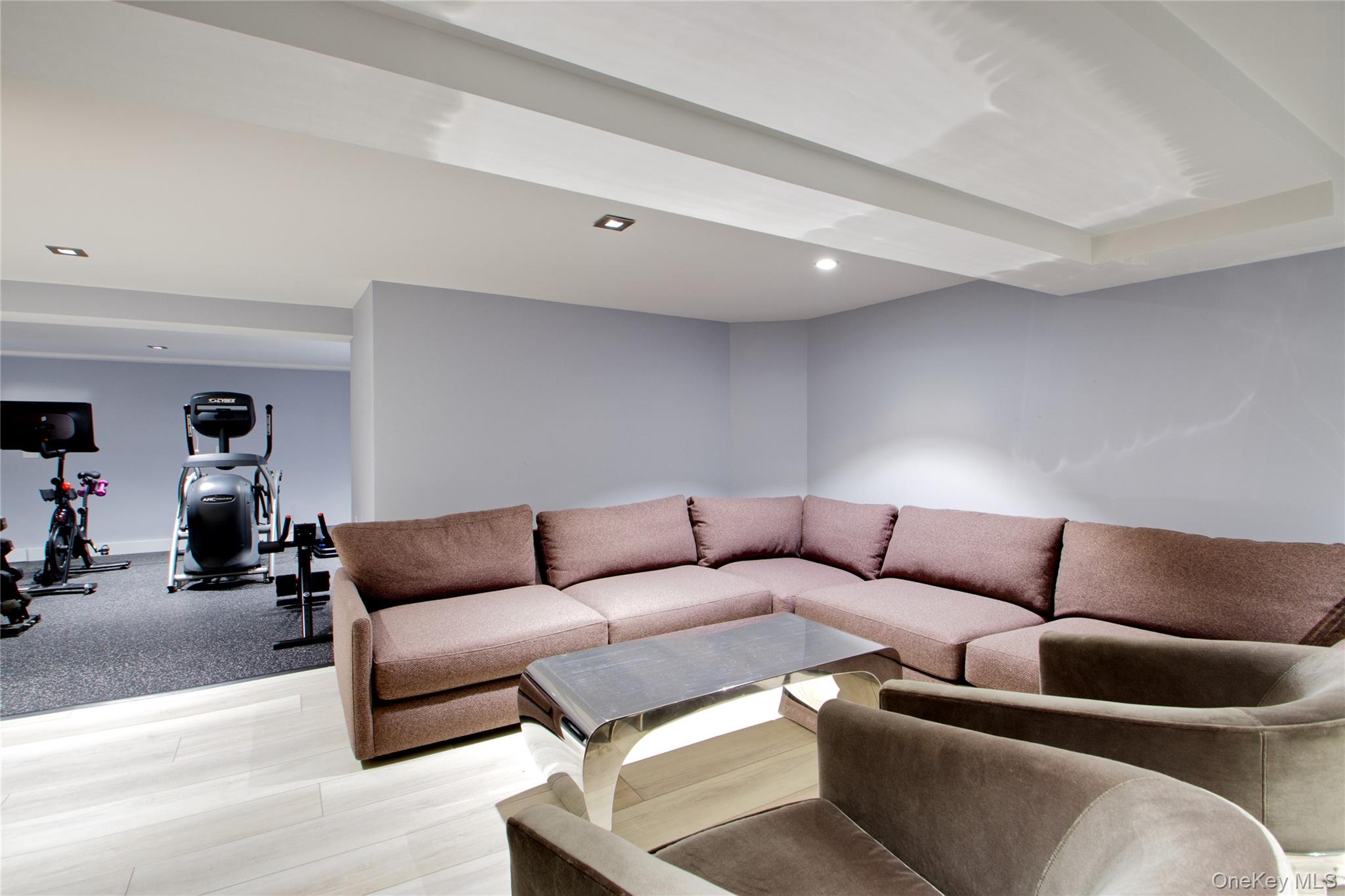 4 Meadowbrook Lane, Old Westbury, NY 11568