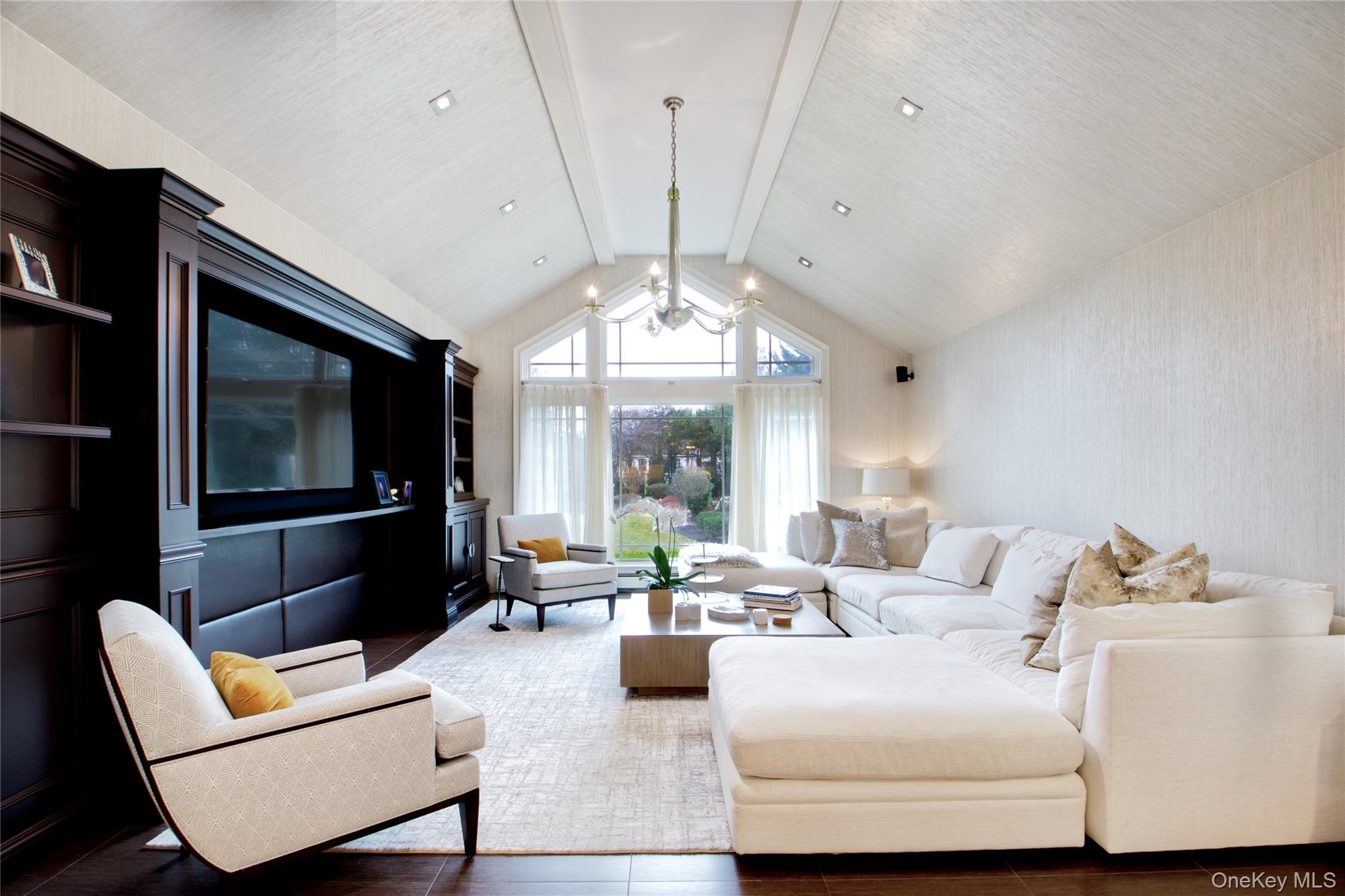 4 Meadowbrook Lane, Old Westbury, NY 11568