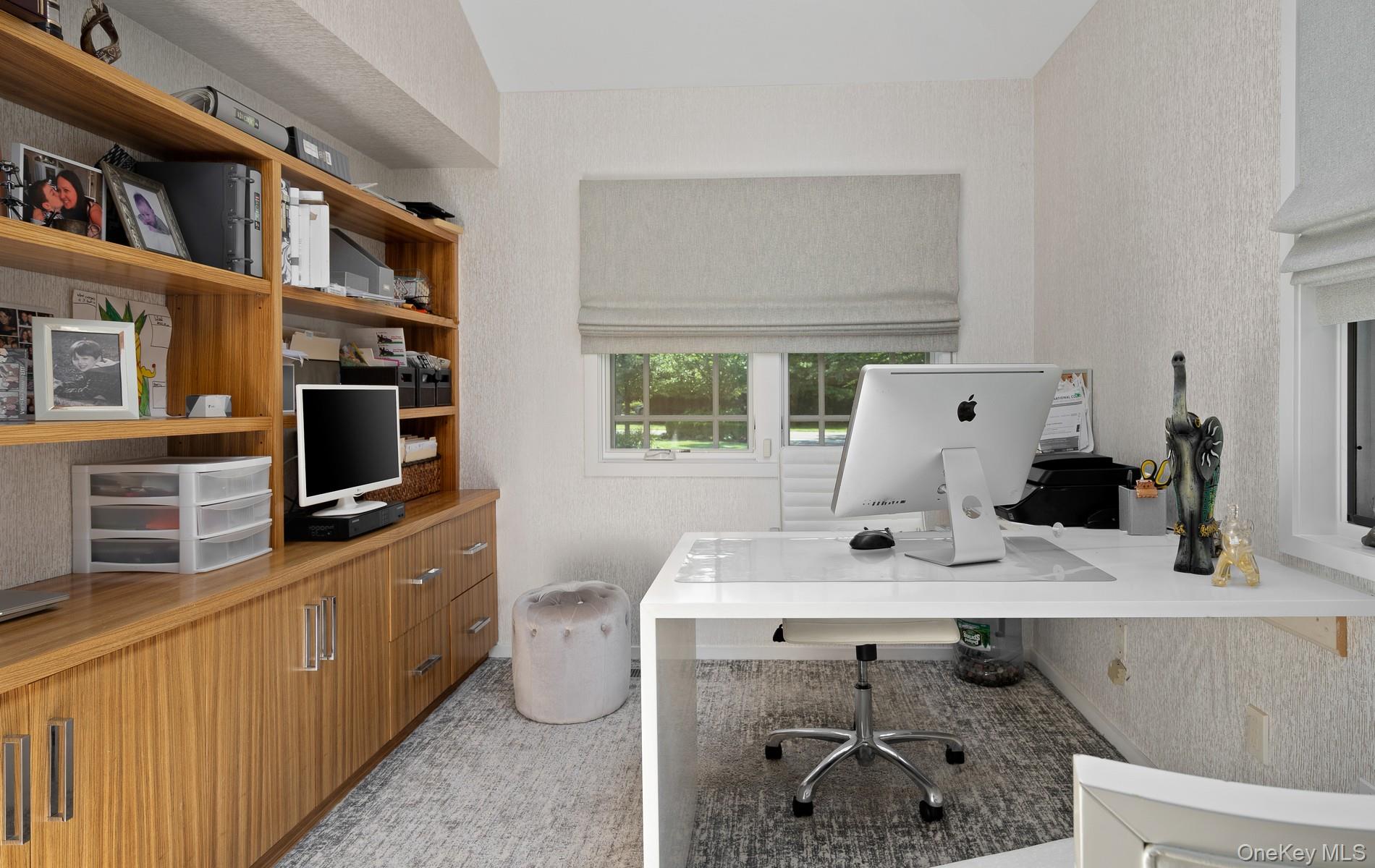 4 Meadowbrook Lane, Old Westbury, NY 11568