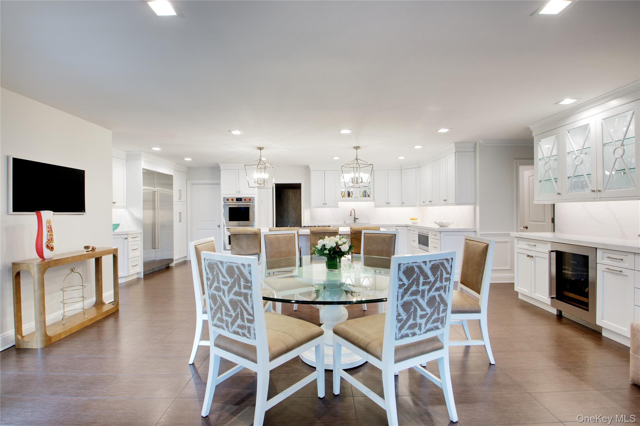 4 Meadowbrook Lane, Old Westbury, NY 11568