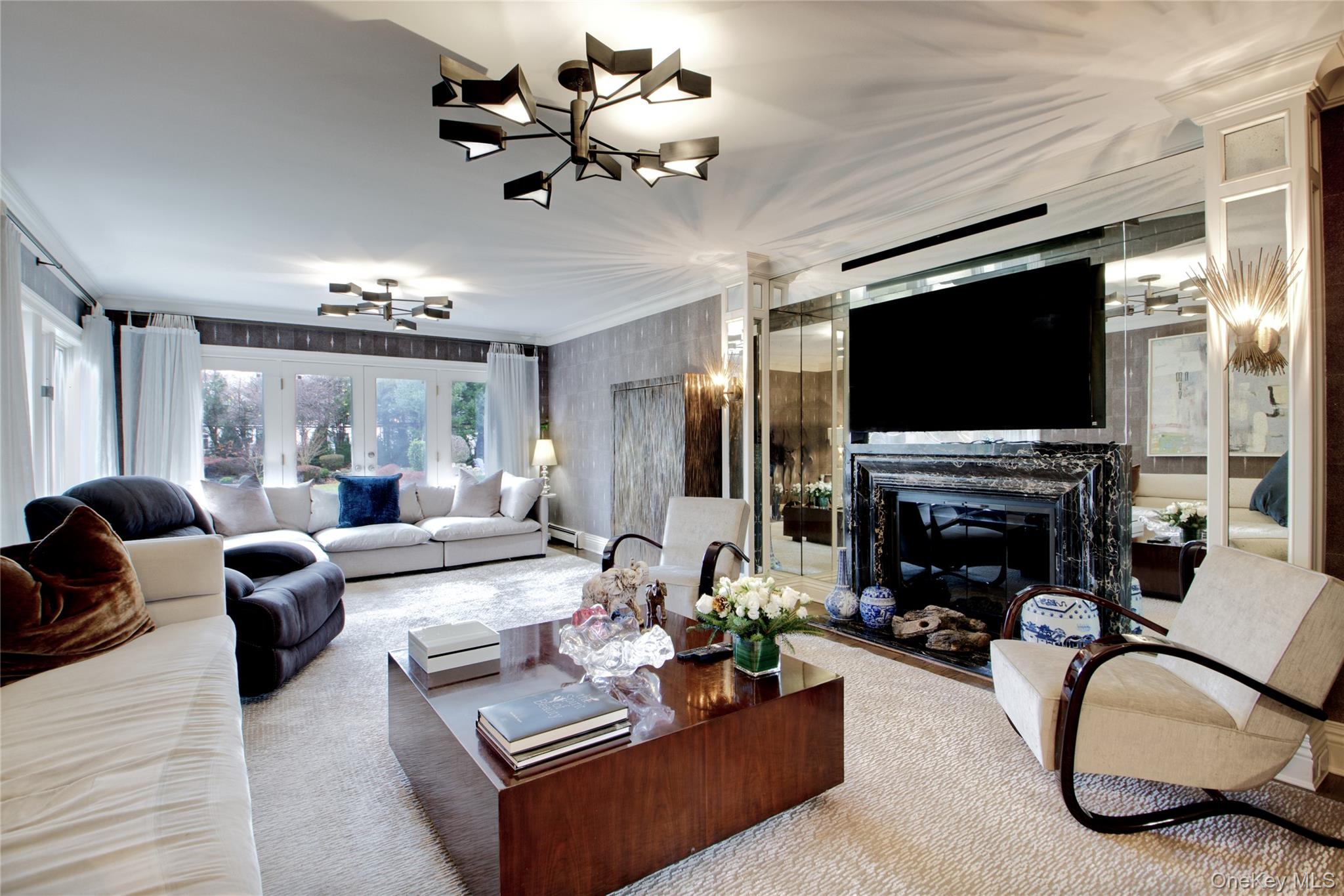 4 Meadowbrook Lane, Old Westbury, NY 11568