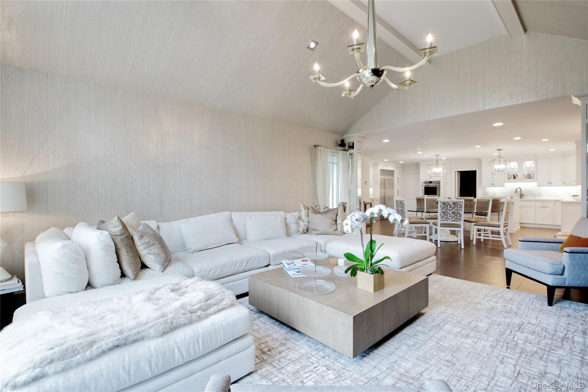 4 Meadowbrook Lane, Old Westbury, NY 11568