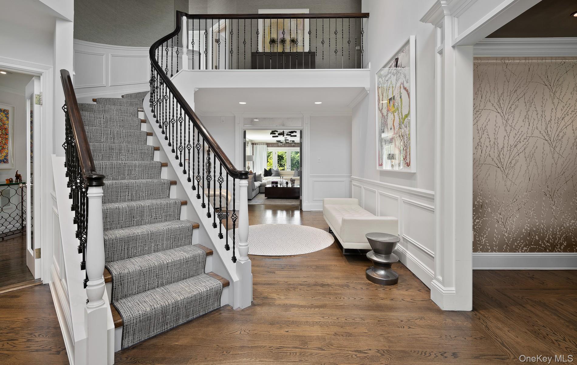 4 Meadowbrook Lane, Old Westbury, NY 11568