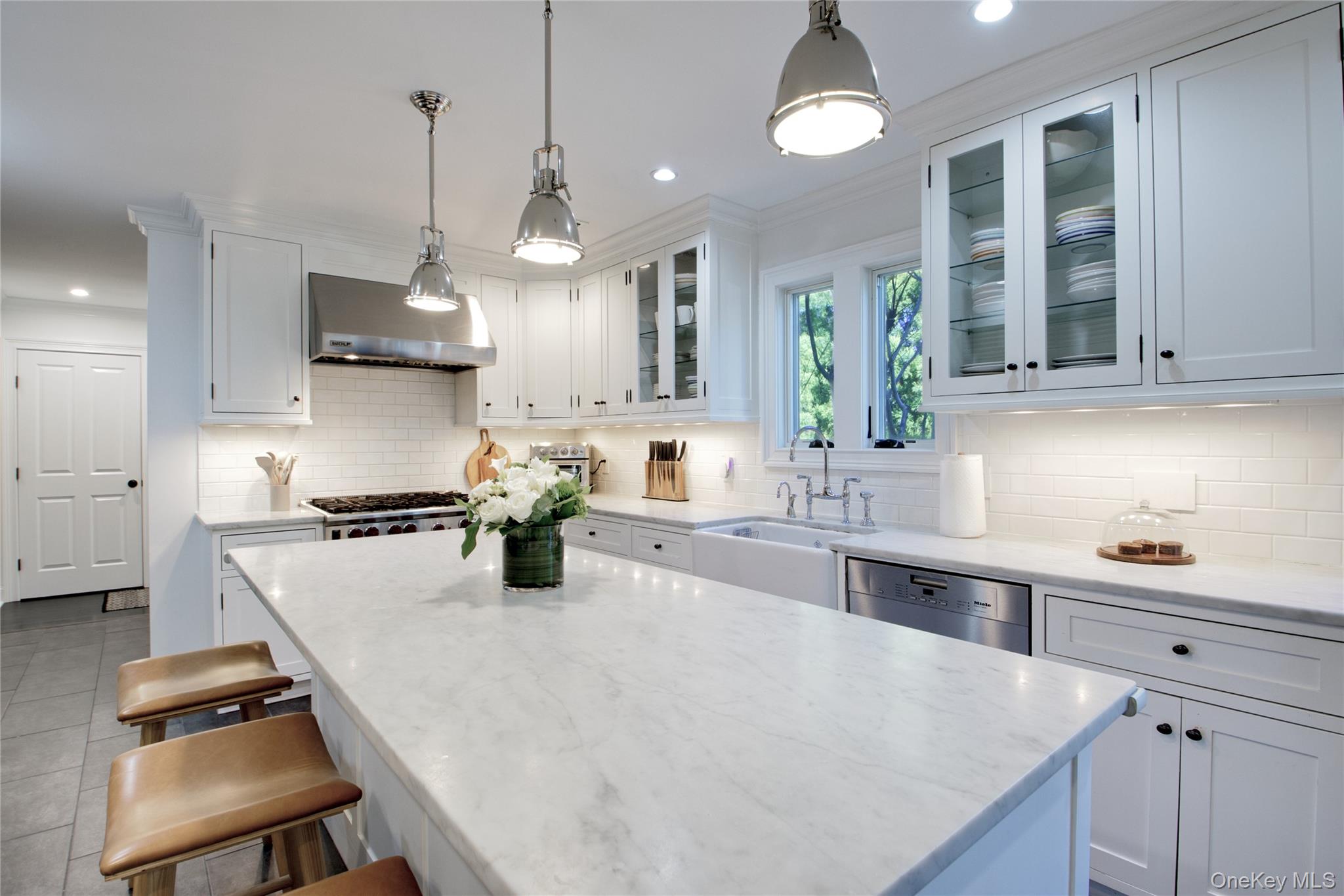 6 Flamingo Road, East Hills, NY 11576