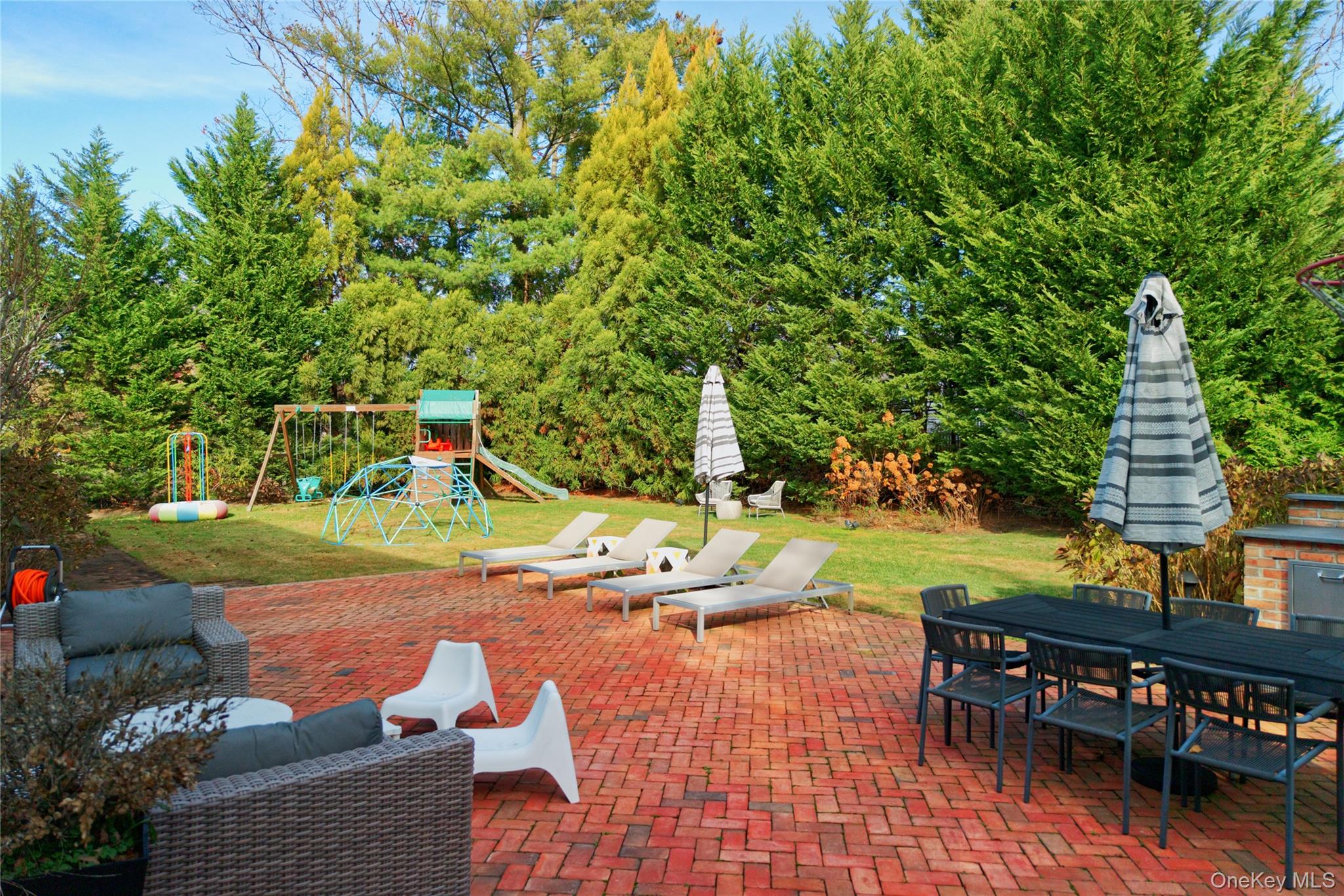 6 Flamingo Road, East Hills, NY 11576