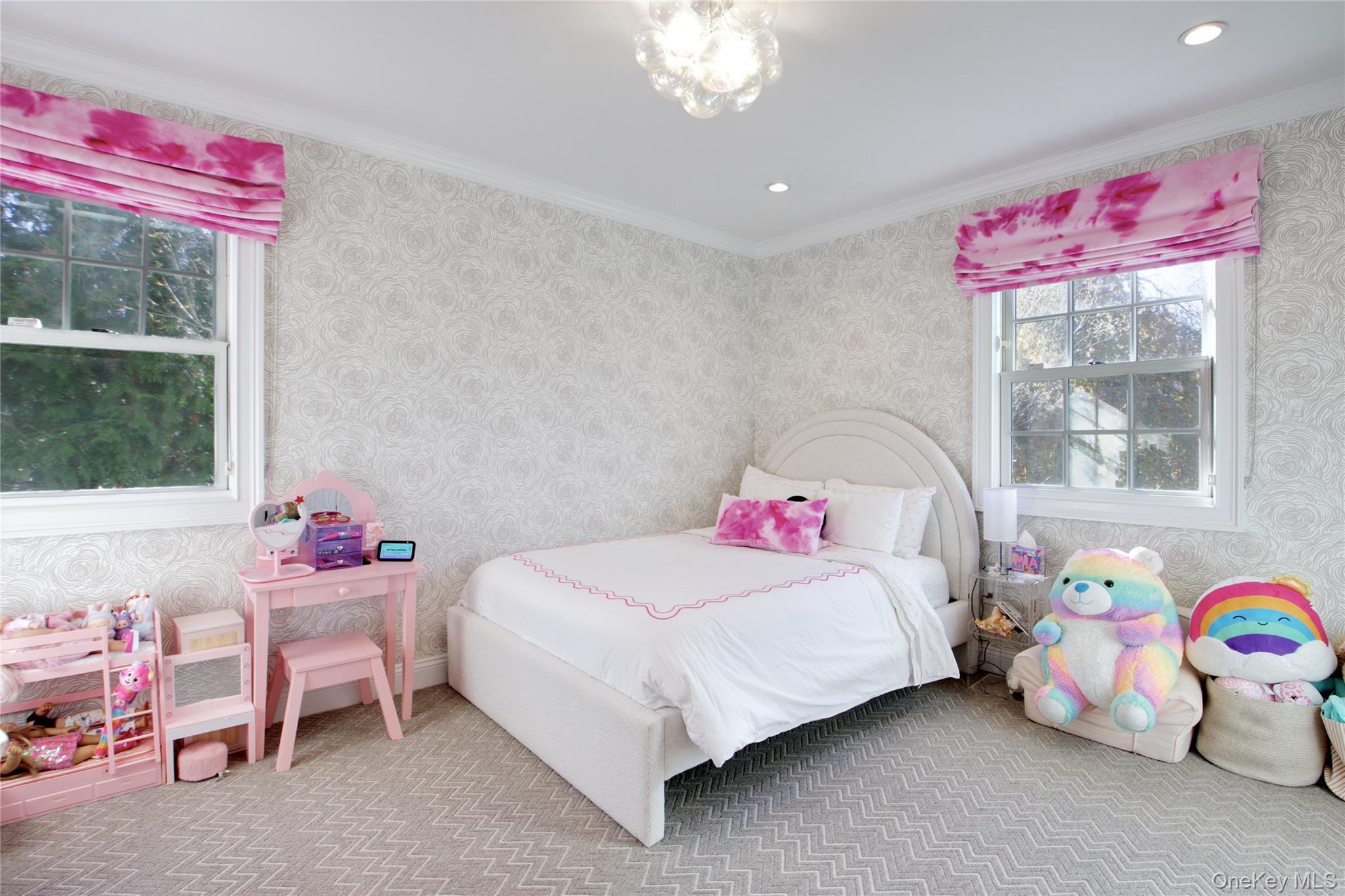 6 Flamingo Road, East Hills, NY 11576