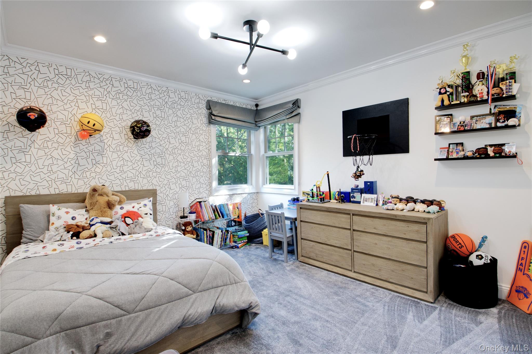 6 Flamingo Road, East Hills, NY 11576