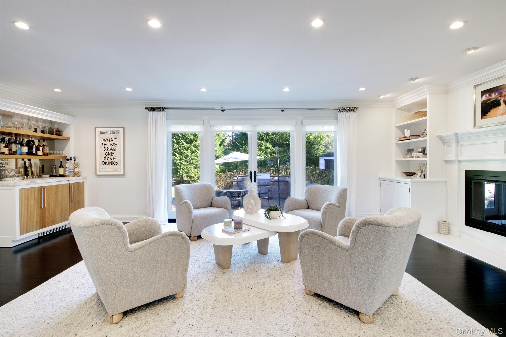 6 Flamingo Road, East Hills, NY 11576