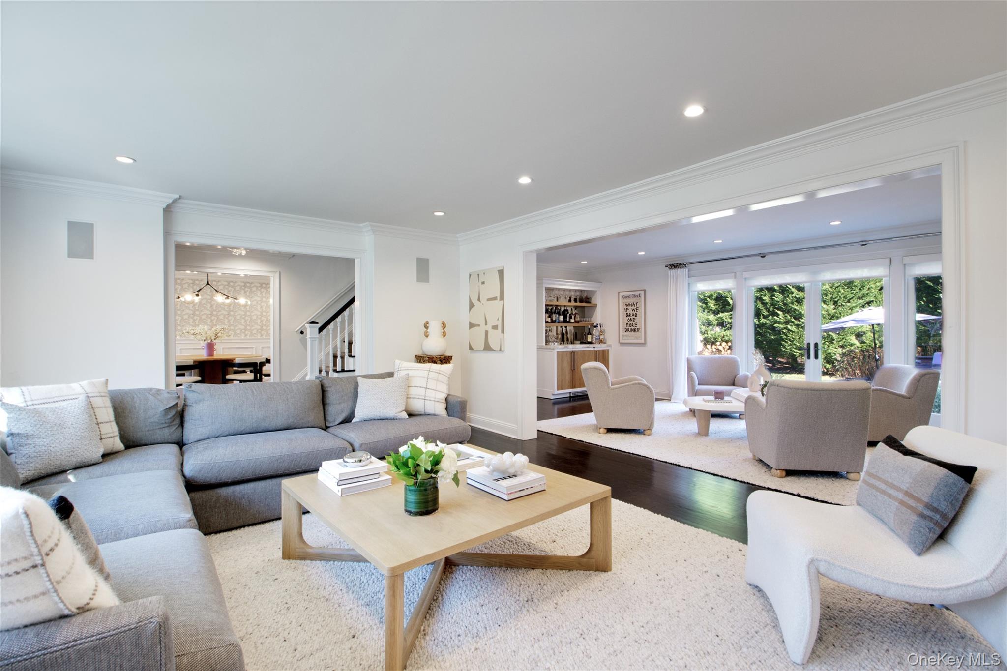 6 Flamingo Road, East Hills, NY 11576