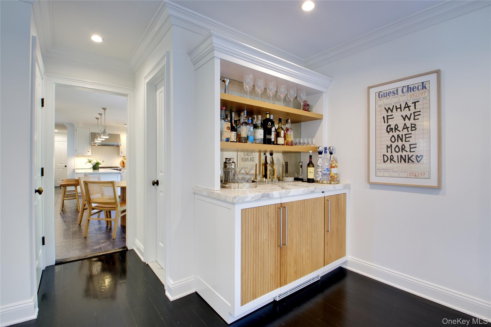 6 Flamingo Road, East Hills, NY 11576