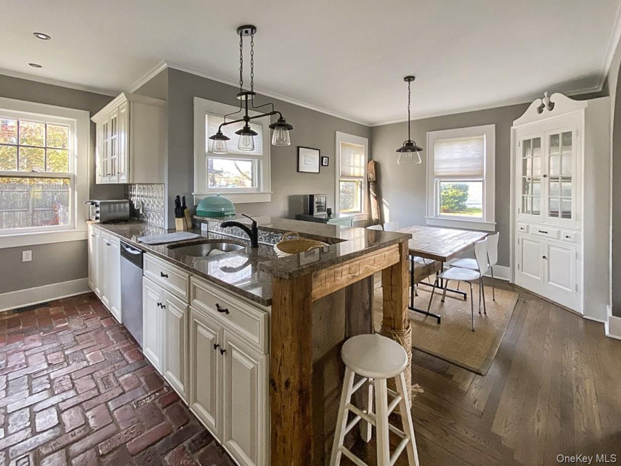 2490 Pike Street, Mattituck, NY 11952