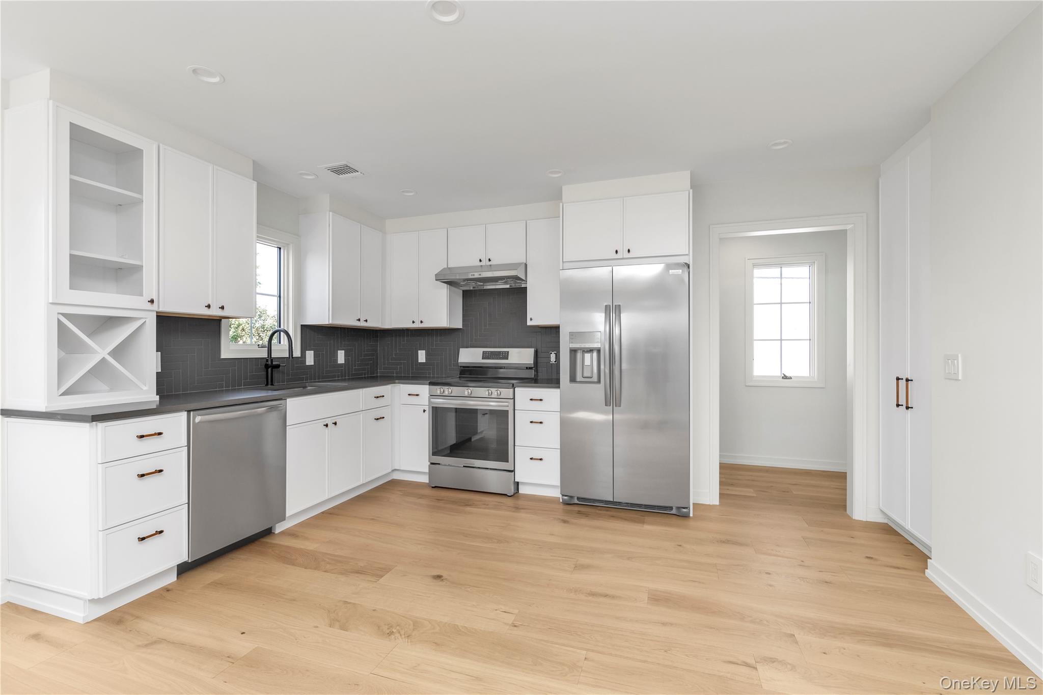 157 Lincoln Avenue # 2, Mineola, NY 11501