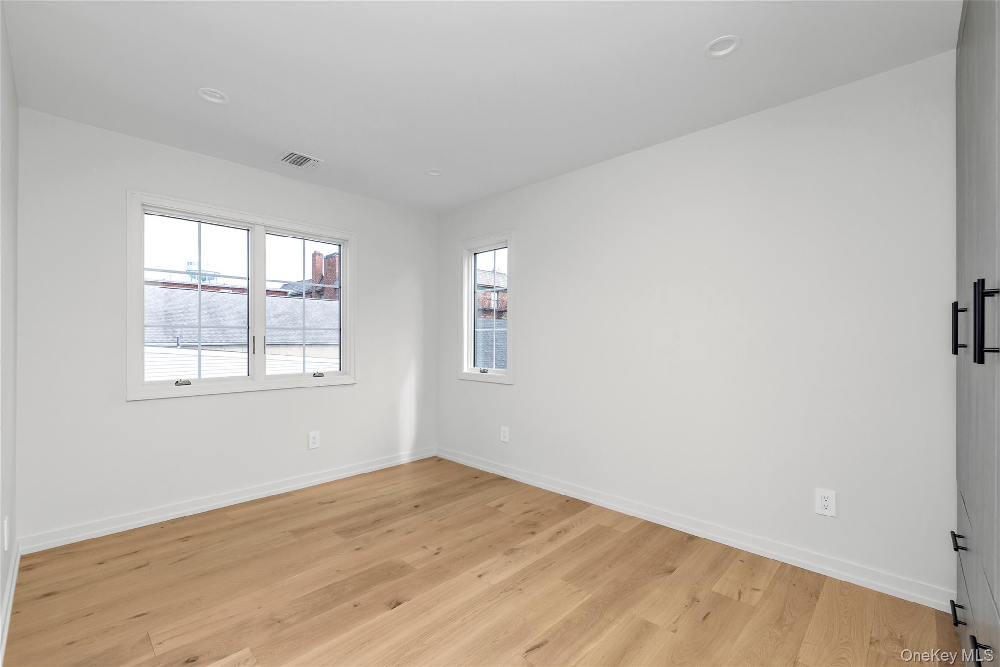 157 Lincoln Avenue # 2, Mineola, NY 11501