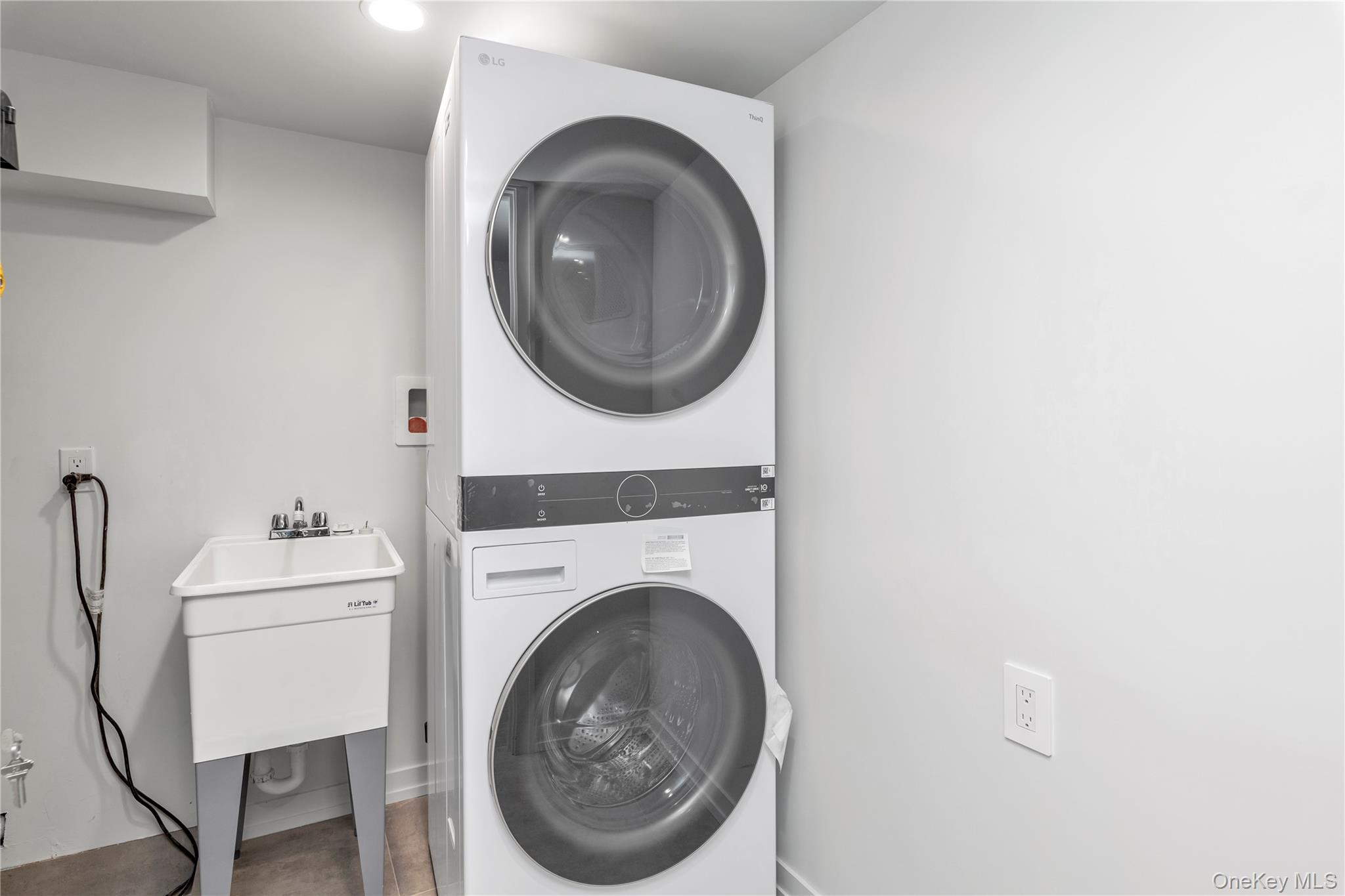 157 Lincoln Avenue # 2, Mineola, NY 11501