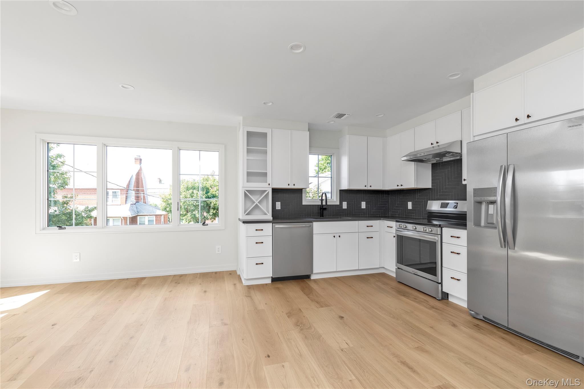 157 Lincoln Avenue # 2, Mineola, NY 11501