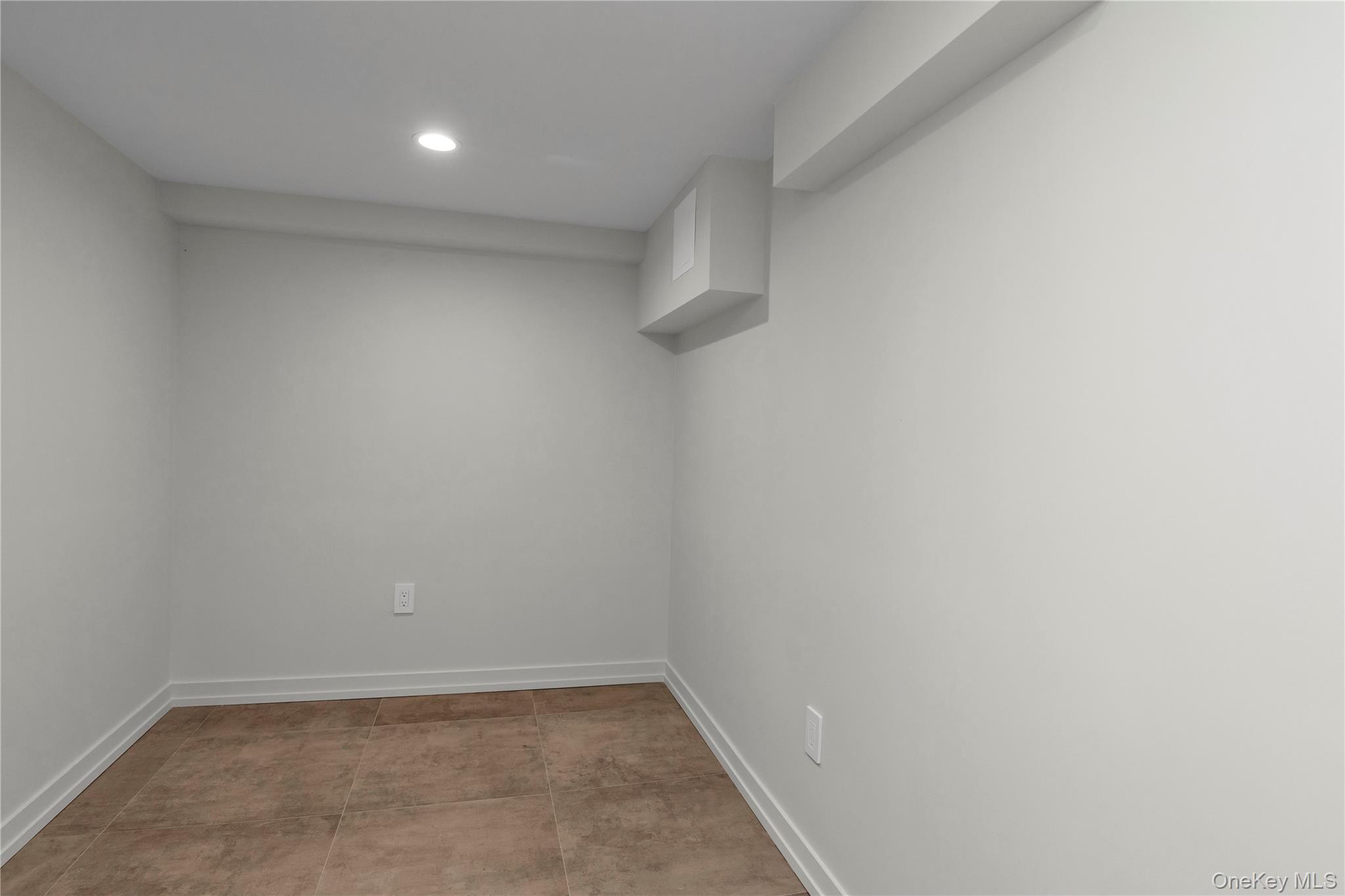 157 Lincoln Avenue # 2, Mineola, NY 11501