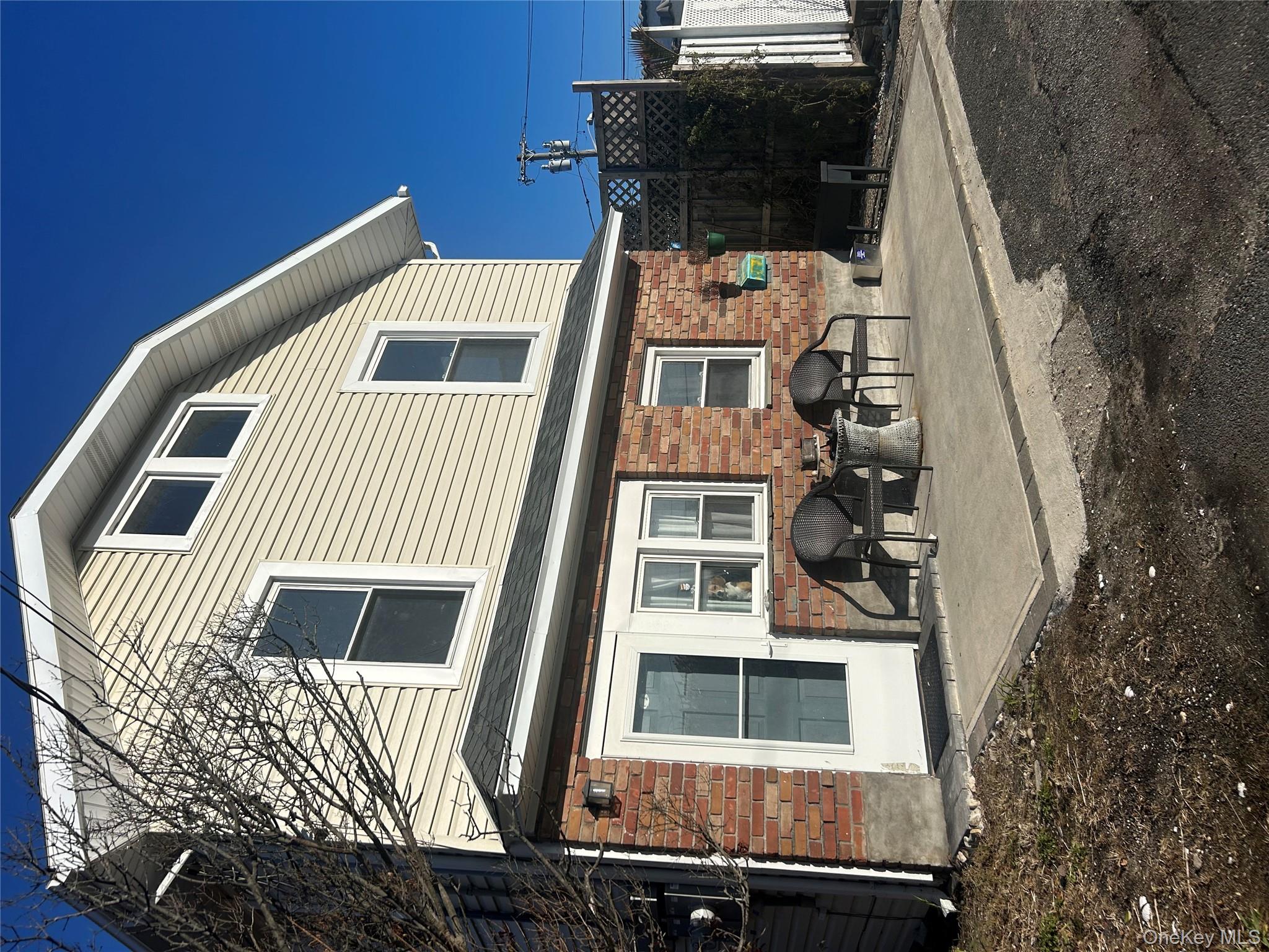 25 Auburn Avenue # 2, Bay Shore, NY 11706