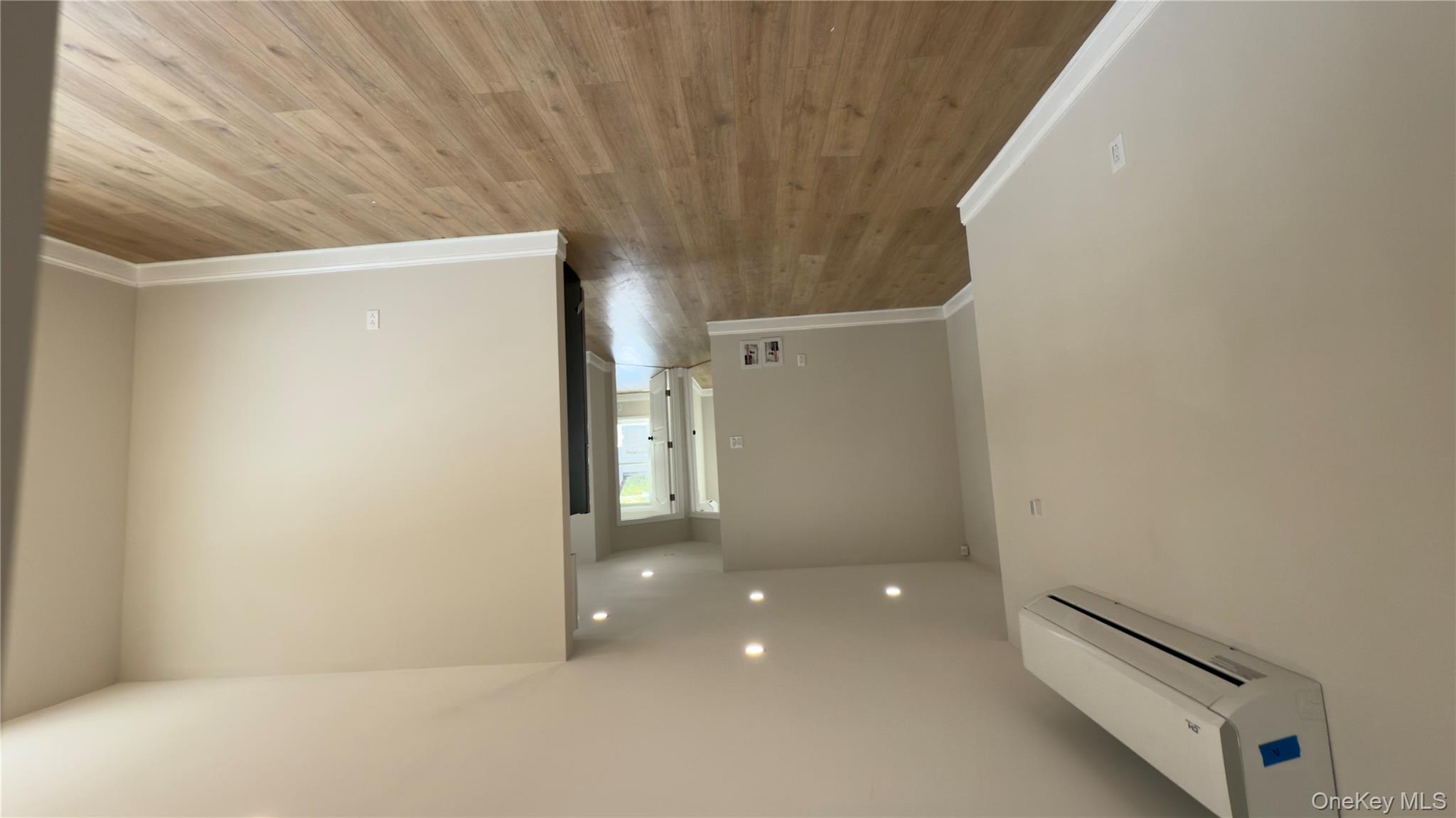 120 linden, Hempstead, NY 11550