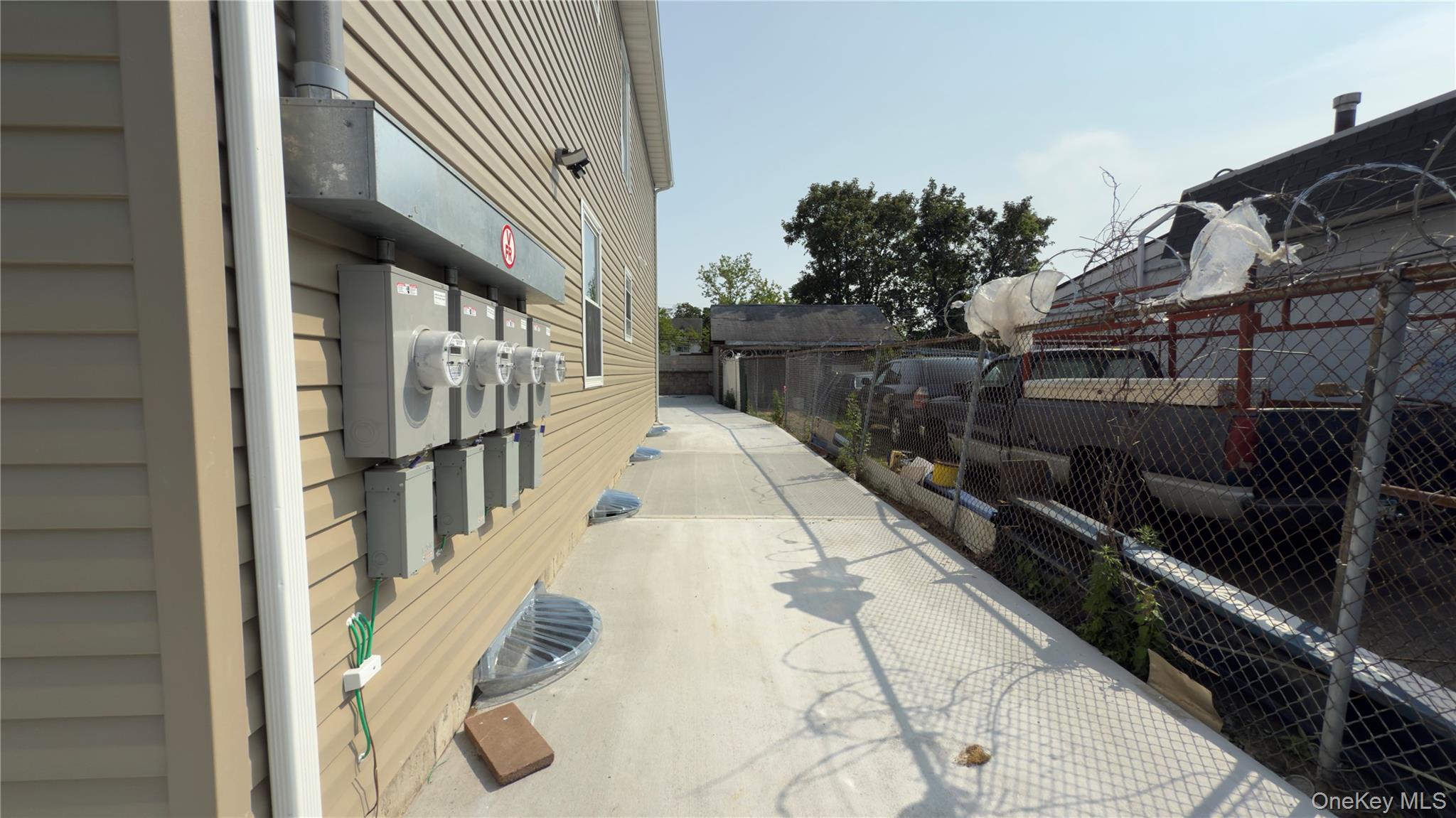 120 linden, Hempstead, NY 11550