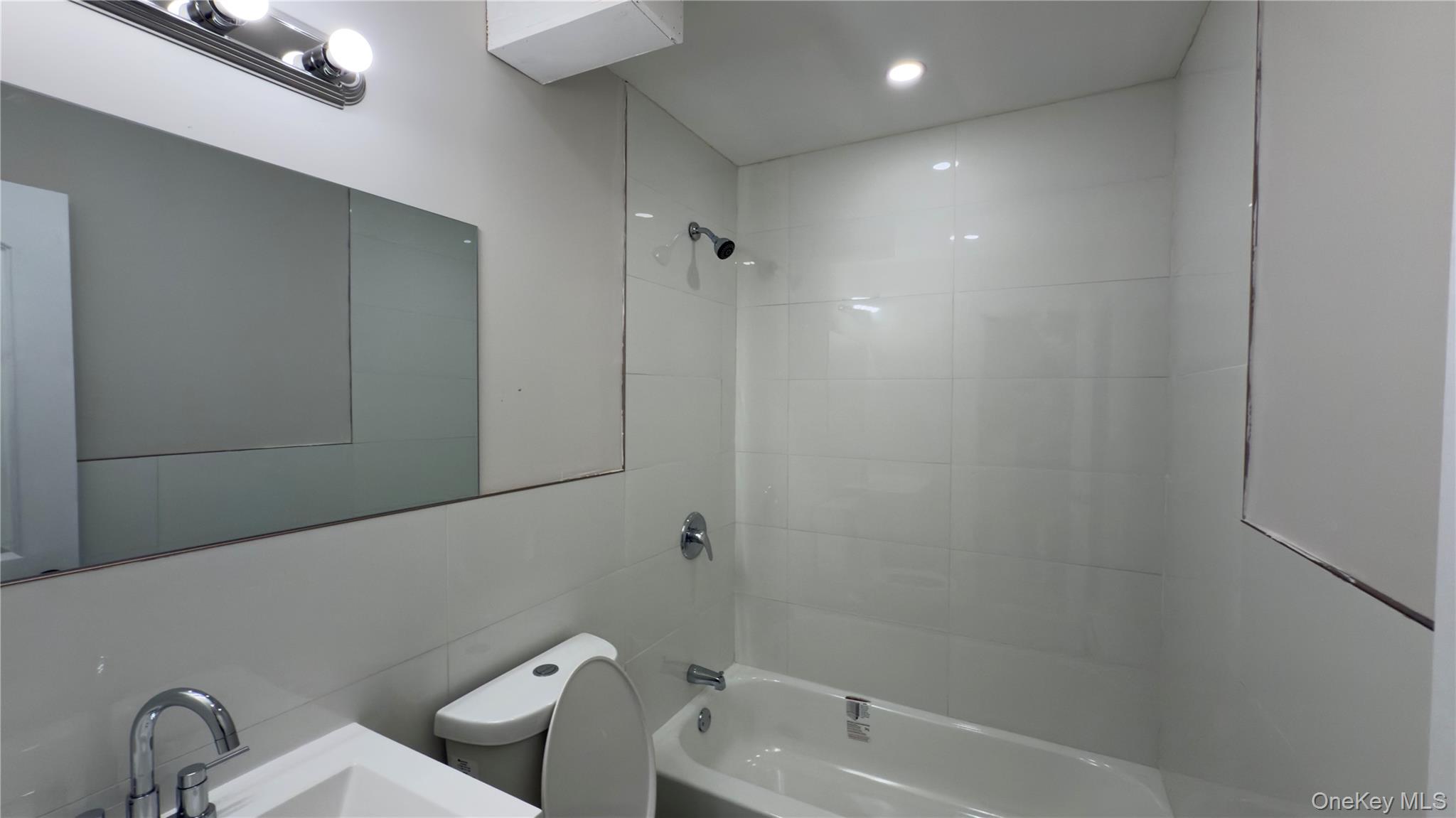 120 linden, Hempstead, NY 11550