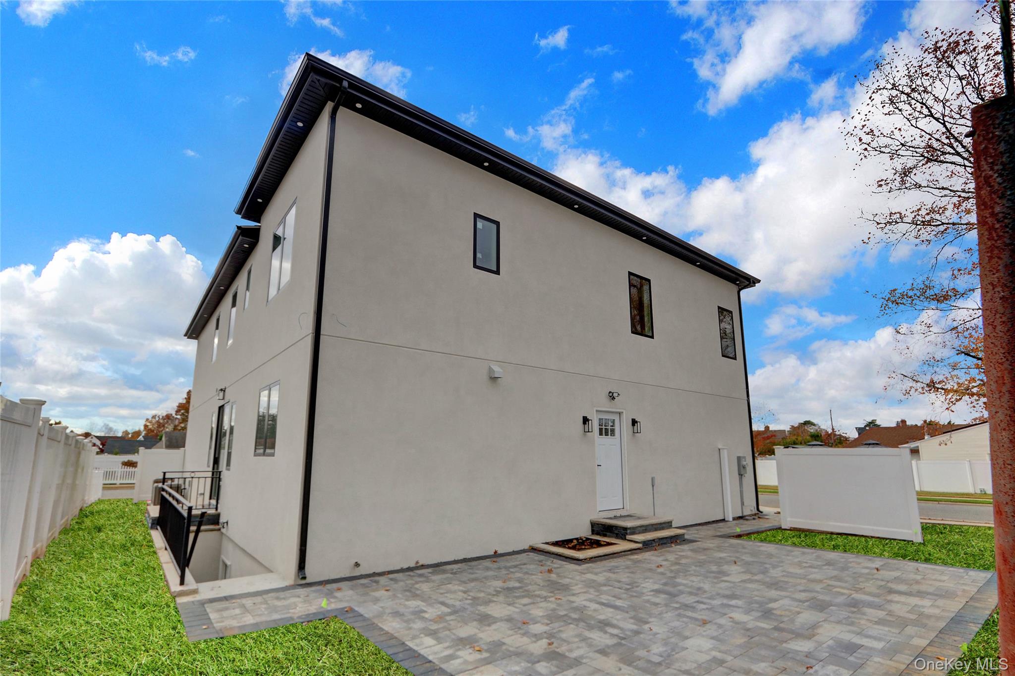 1 Gleaner Lane, Levittown, NY 11756