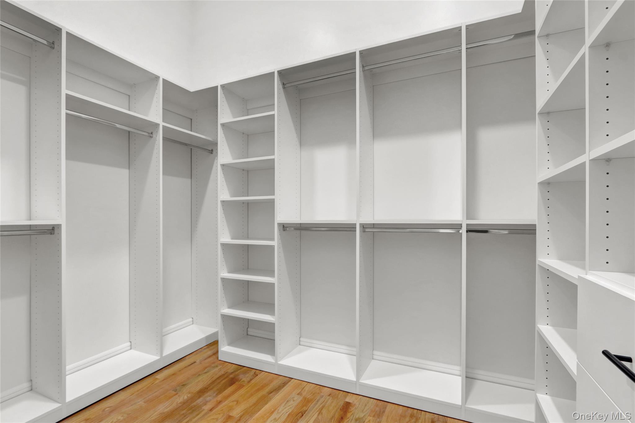 1 Gleaner Lane, Levittown, NY 11756