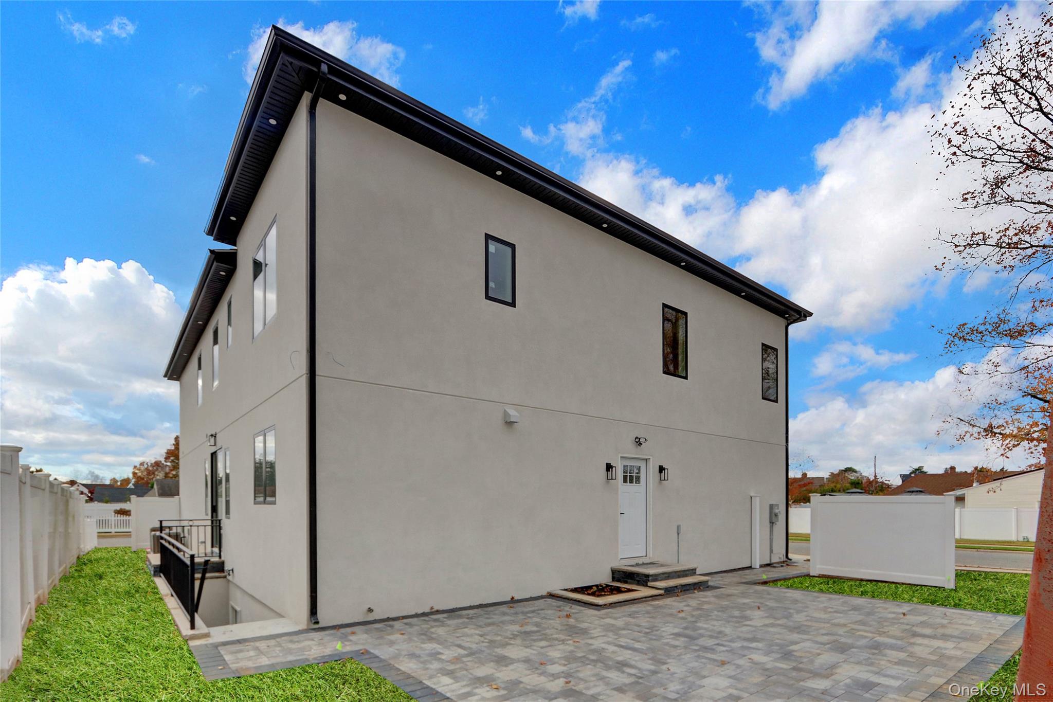 1 Gleaner Lane, Levittown, NY 11756