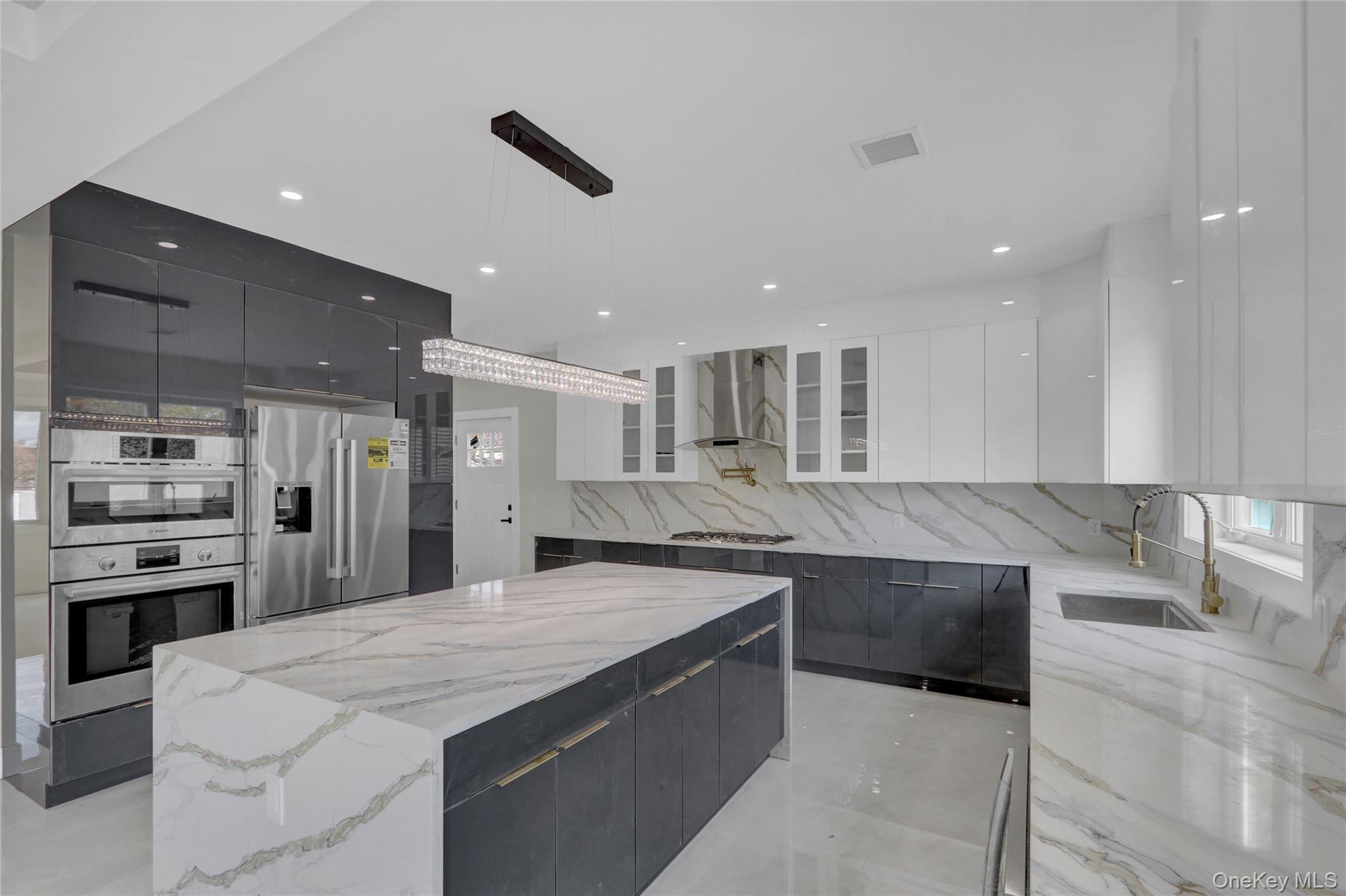 1 Gleaner Lane, Levittown, NY 11756