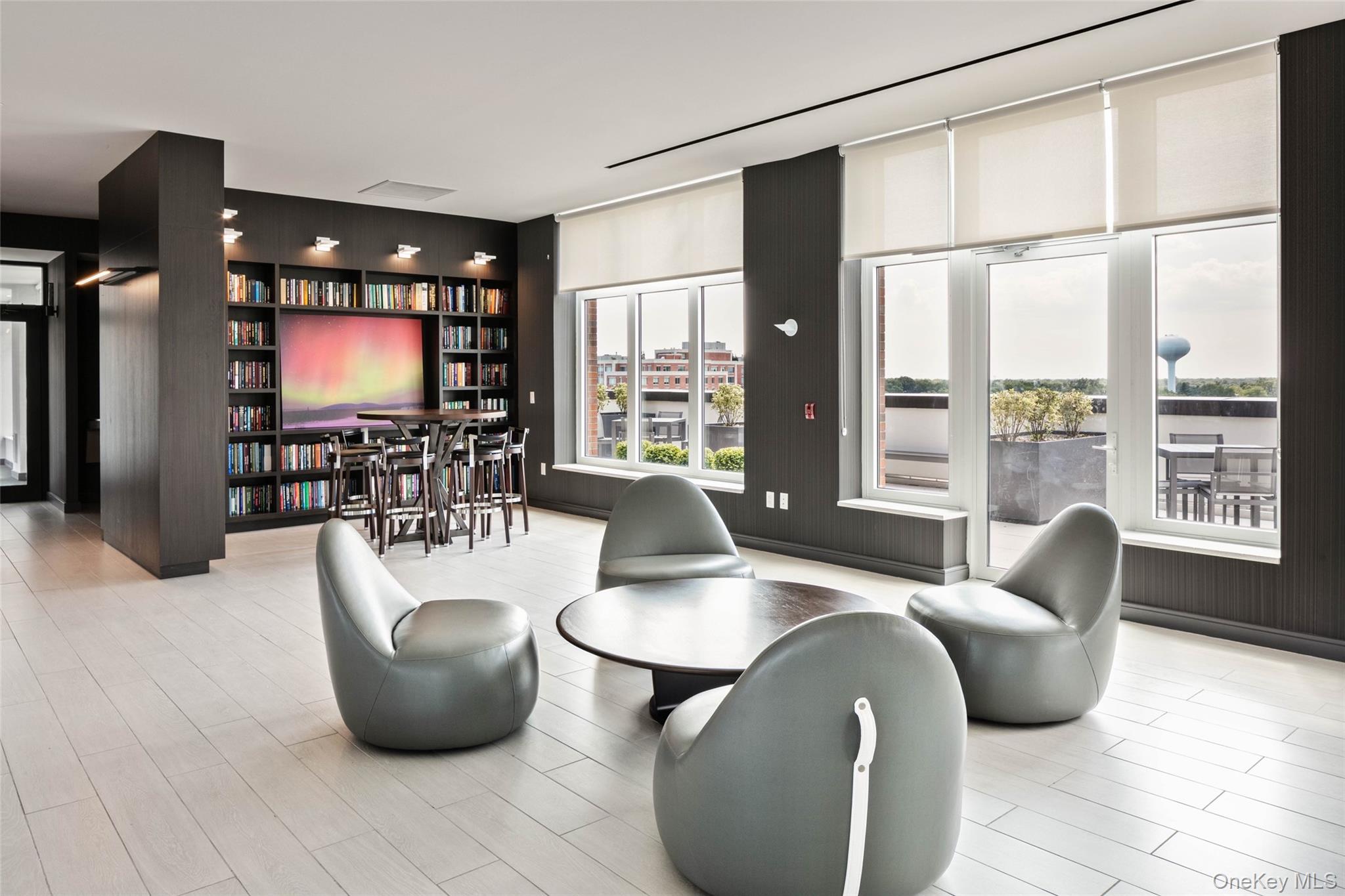 199 2nd St # E902, Mineola, NY 11501