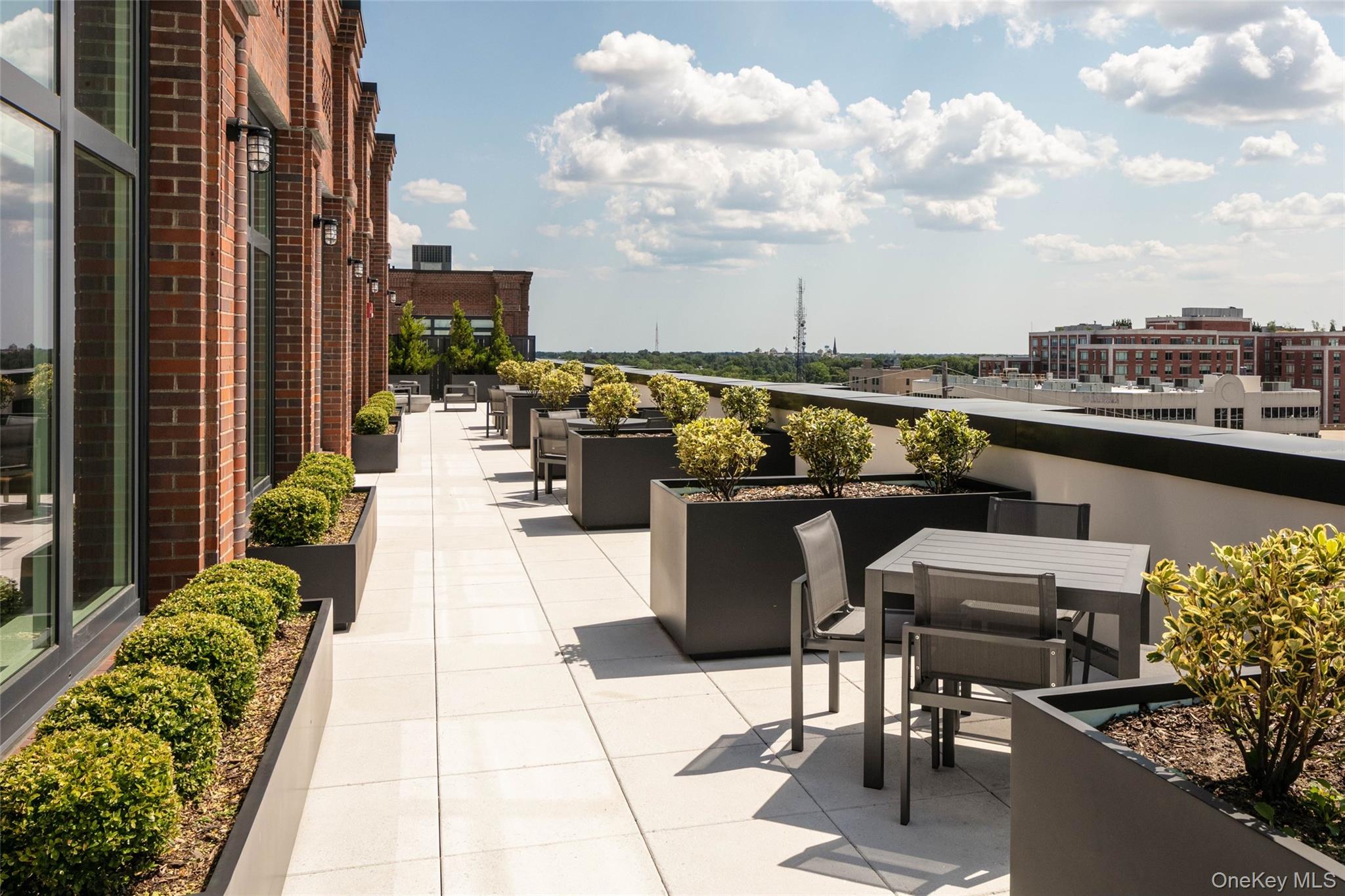 199 2nd St # E902, Mineola, NY 11501