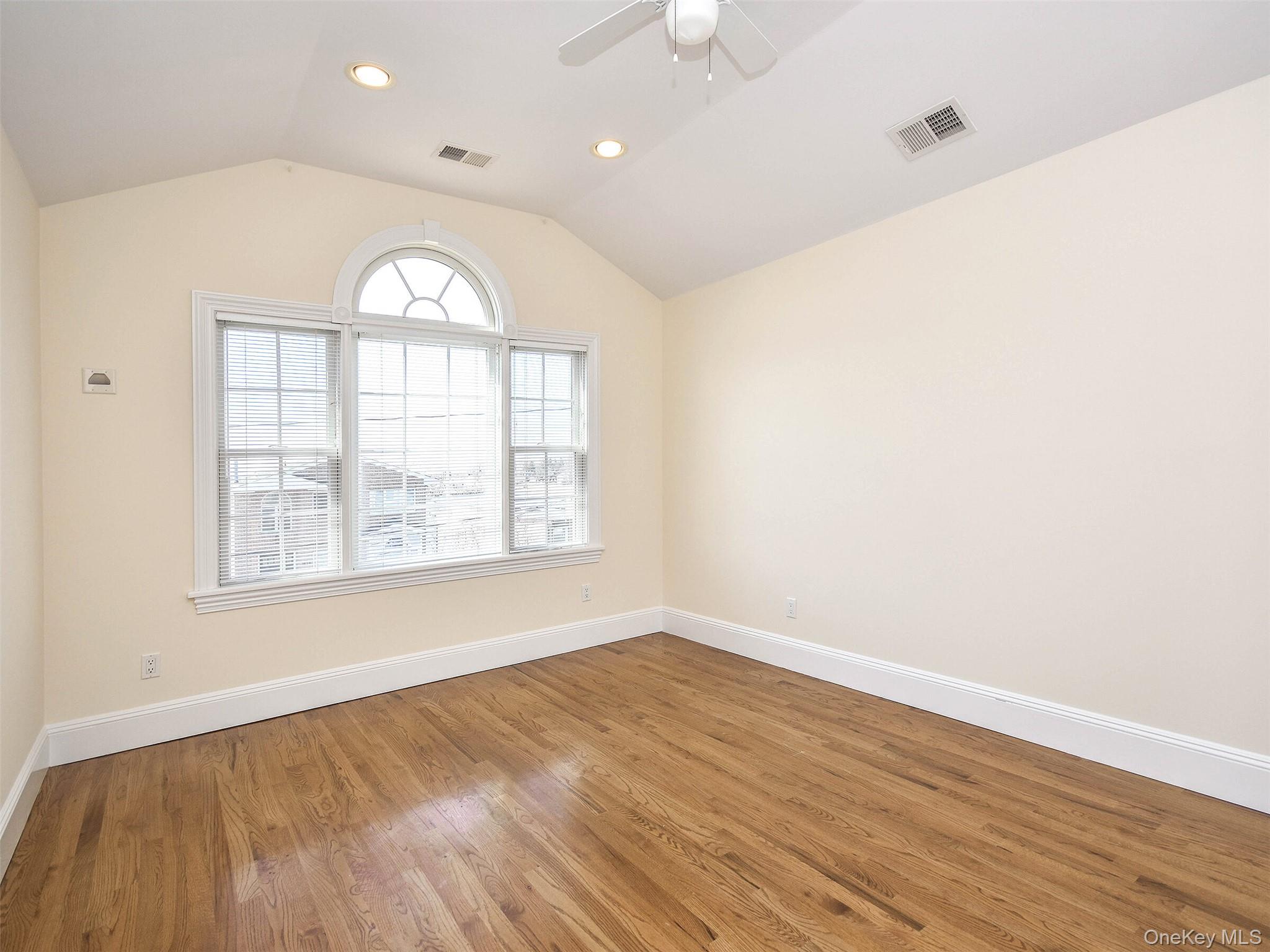 24B Sintsink Dr W, Port Washington, NY 11050