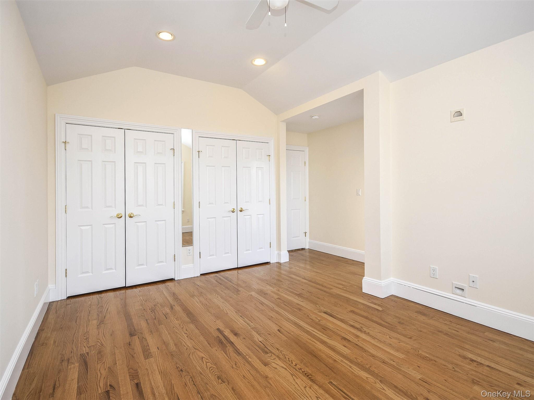 24B Sintsink Dr W, Port Washington, NY 11050