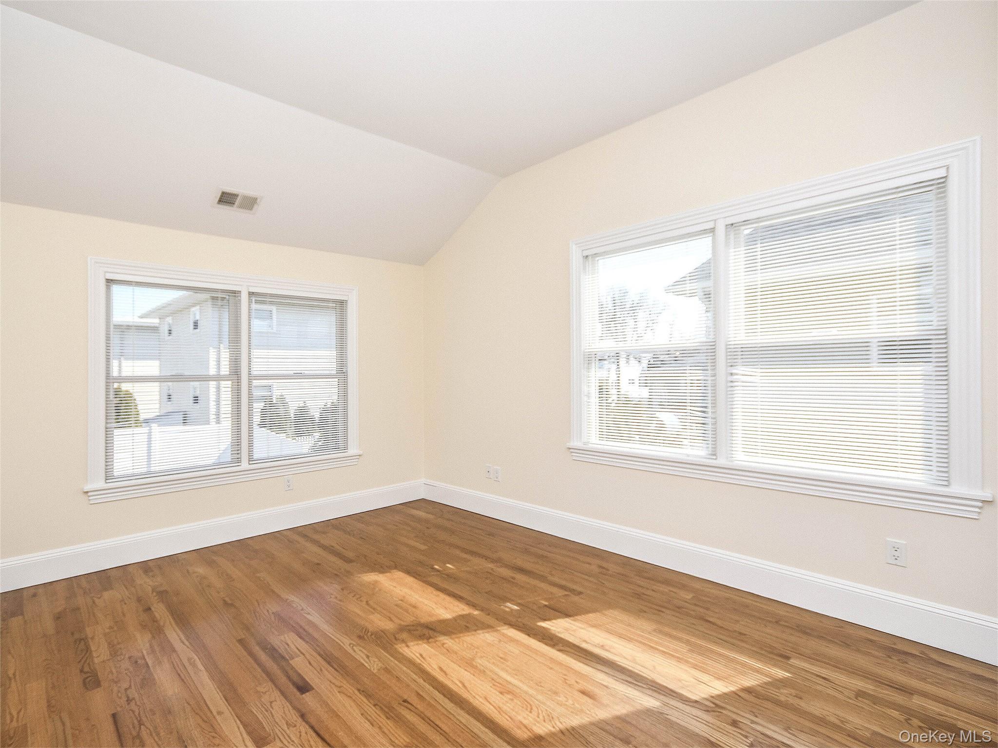 24B Sintsink Dr W, Port Washington, NY 11050