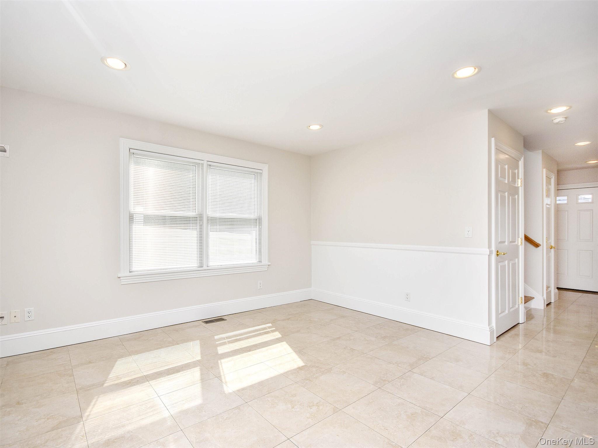 24B Sintsink Dr W, Port Washington, NY 11050