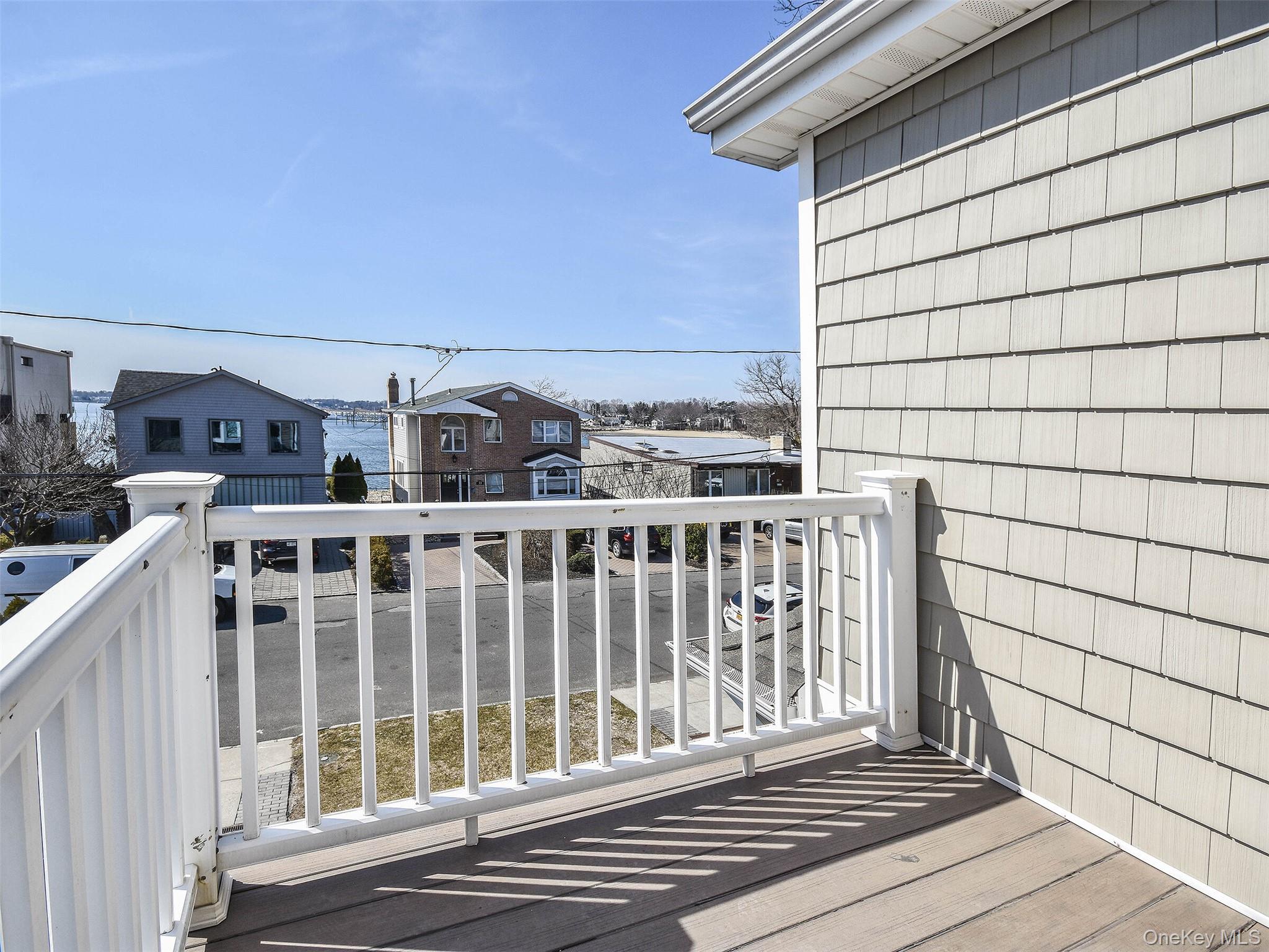 24B Sintsink Dr W, Port Washington, NY 11050