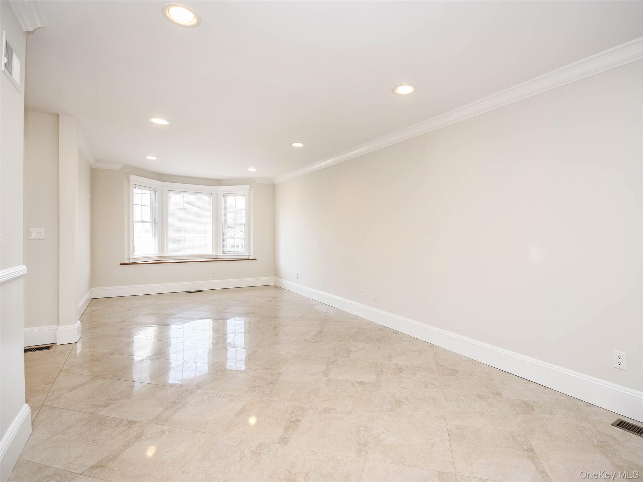 24B Sintsink Dr W, Port Washington, NY 11050